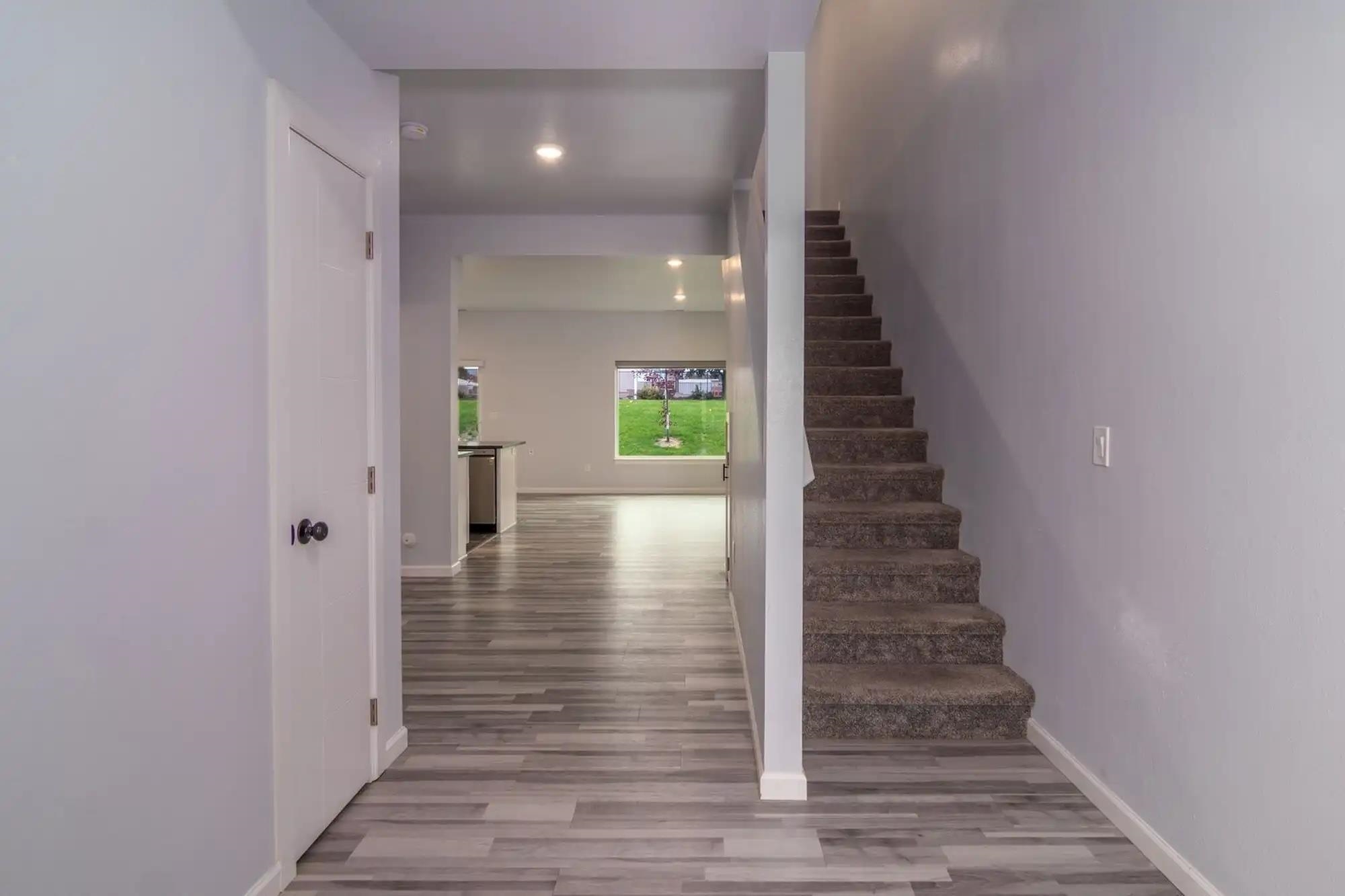 12402 E Broadway Ave - Photo 5
