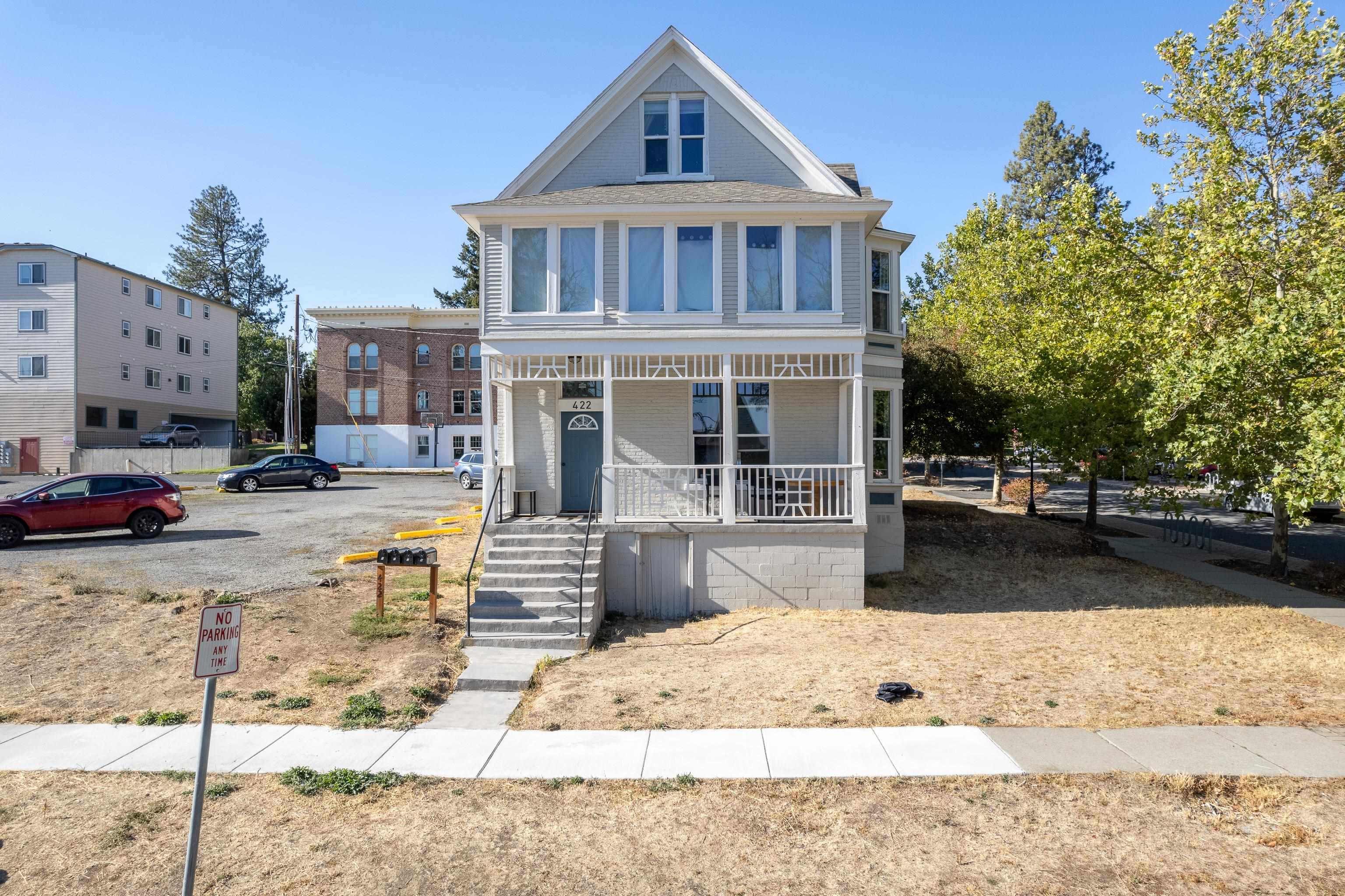 422 4th St - Photo 1