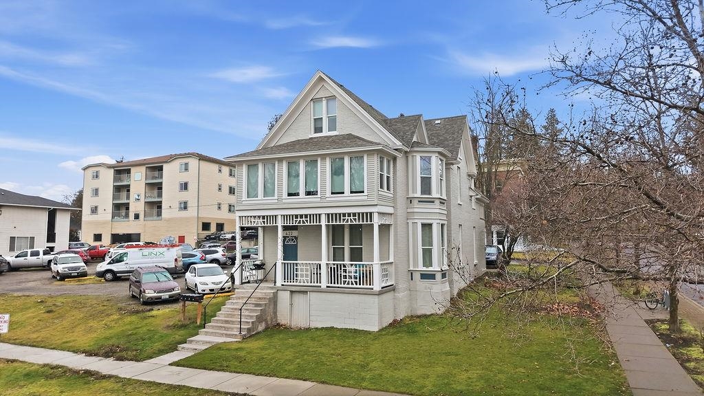 422 4th St - Photo 2
