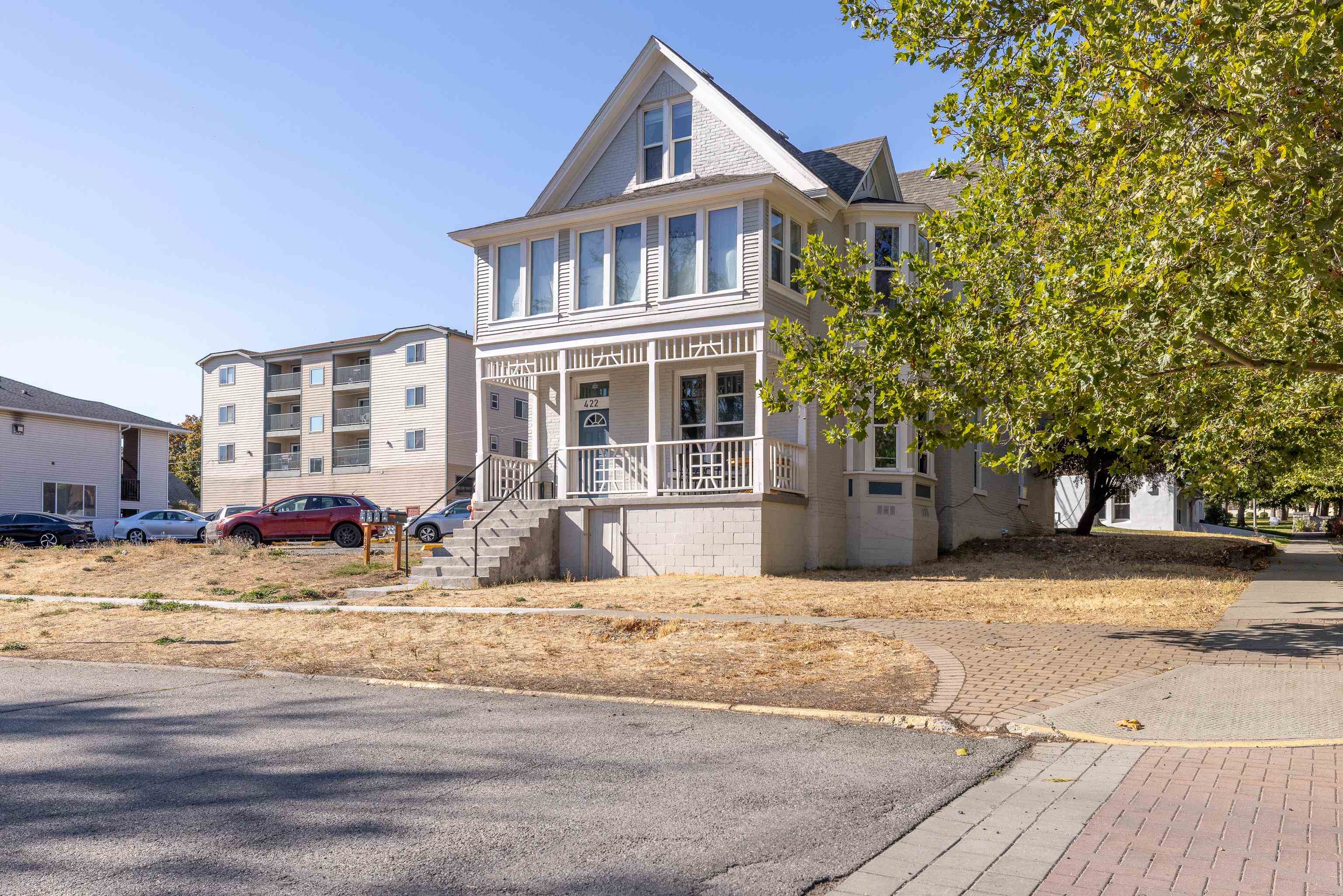 422 4th St - Photo 3