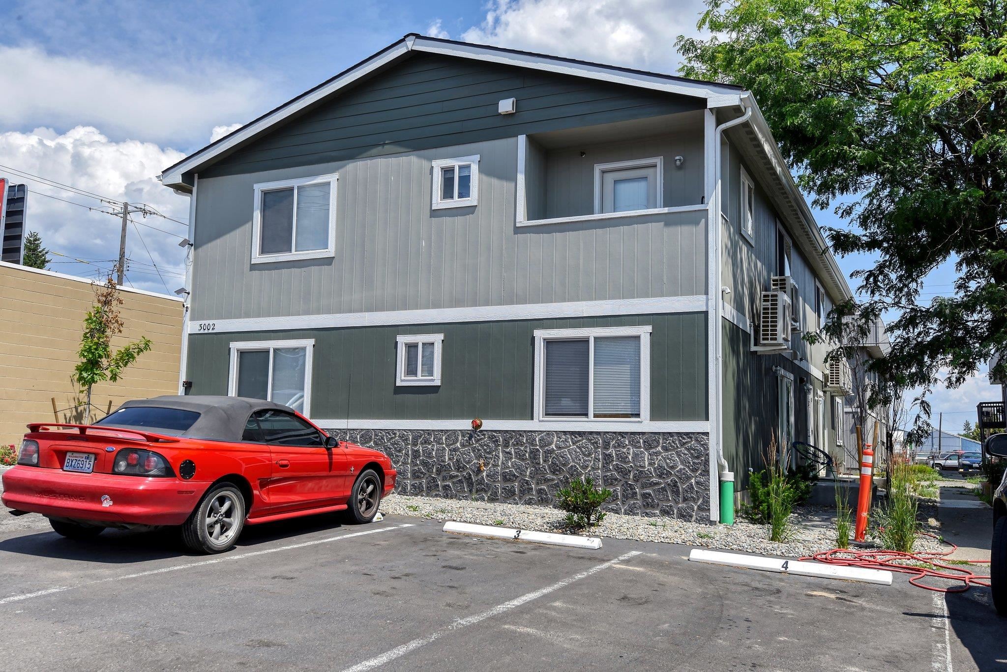 3002 N Crestline St - Photo 1