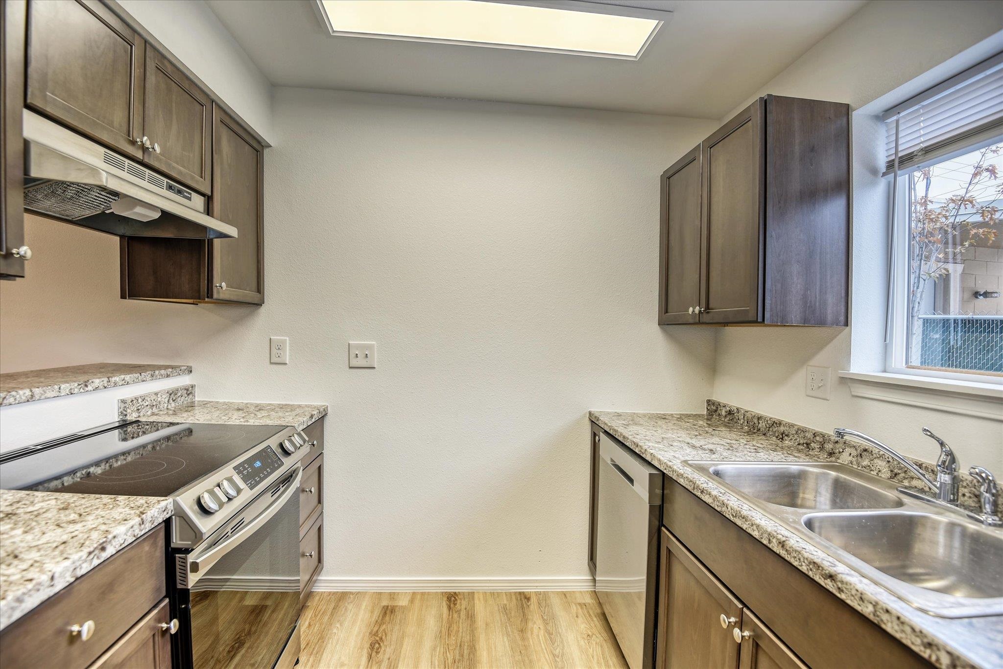 3002 N Crestline St - Photo 7