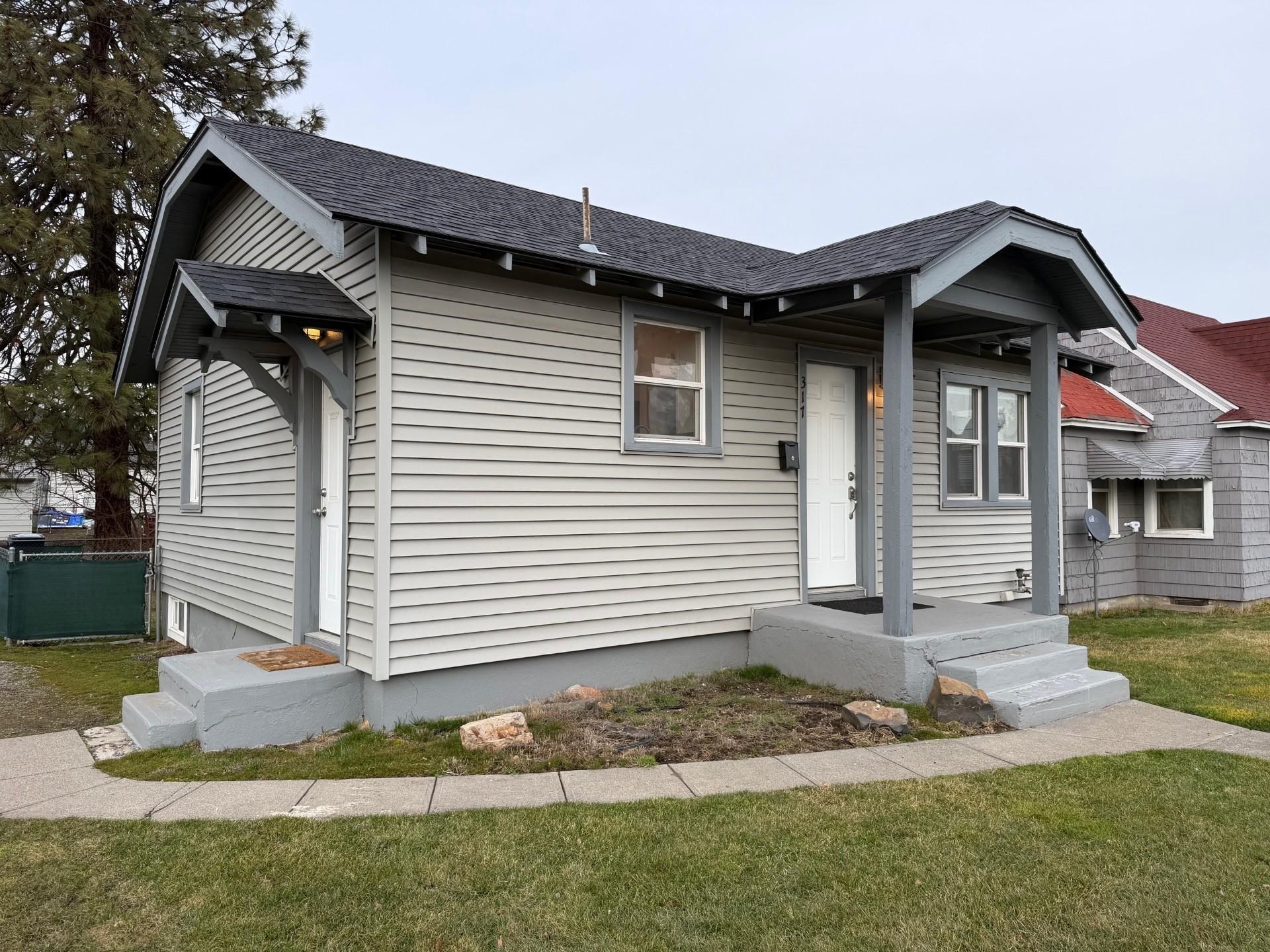317 E WELLESLEY Ave - Photo 2