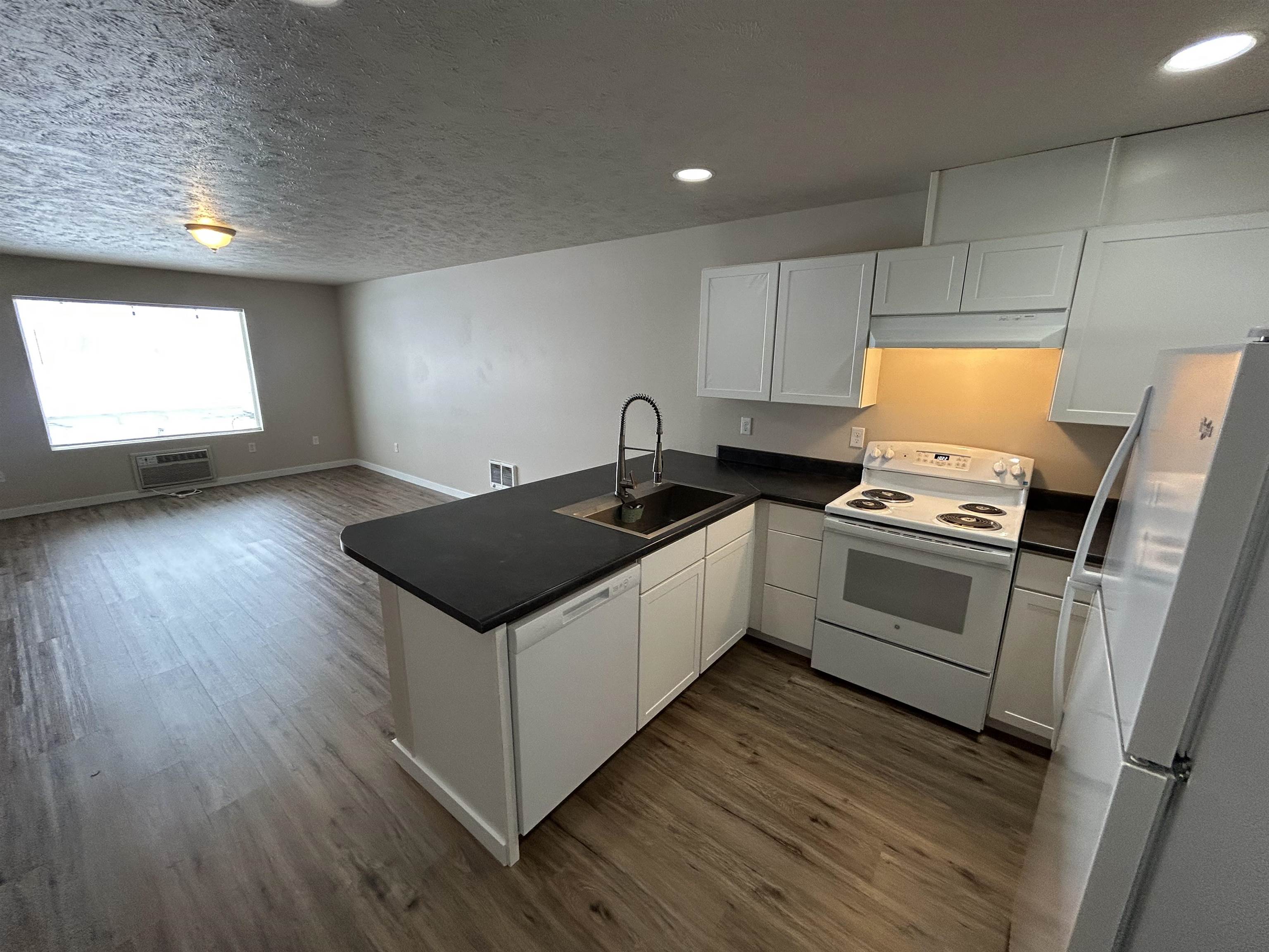 308-318 W 3rd St - Photo 9