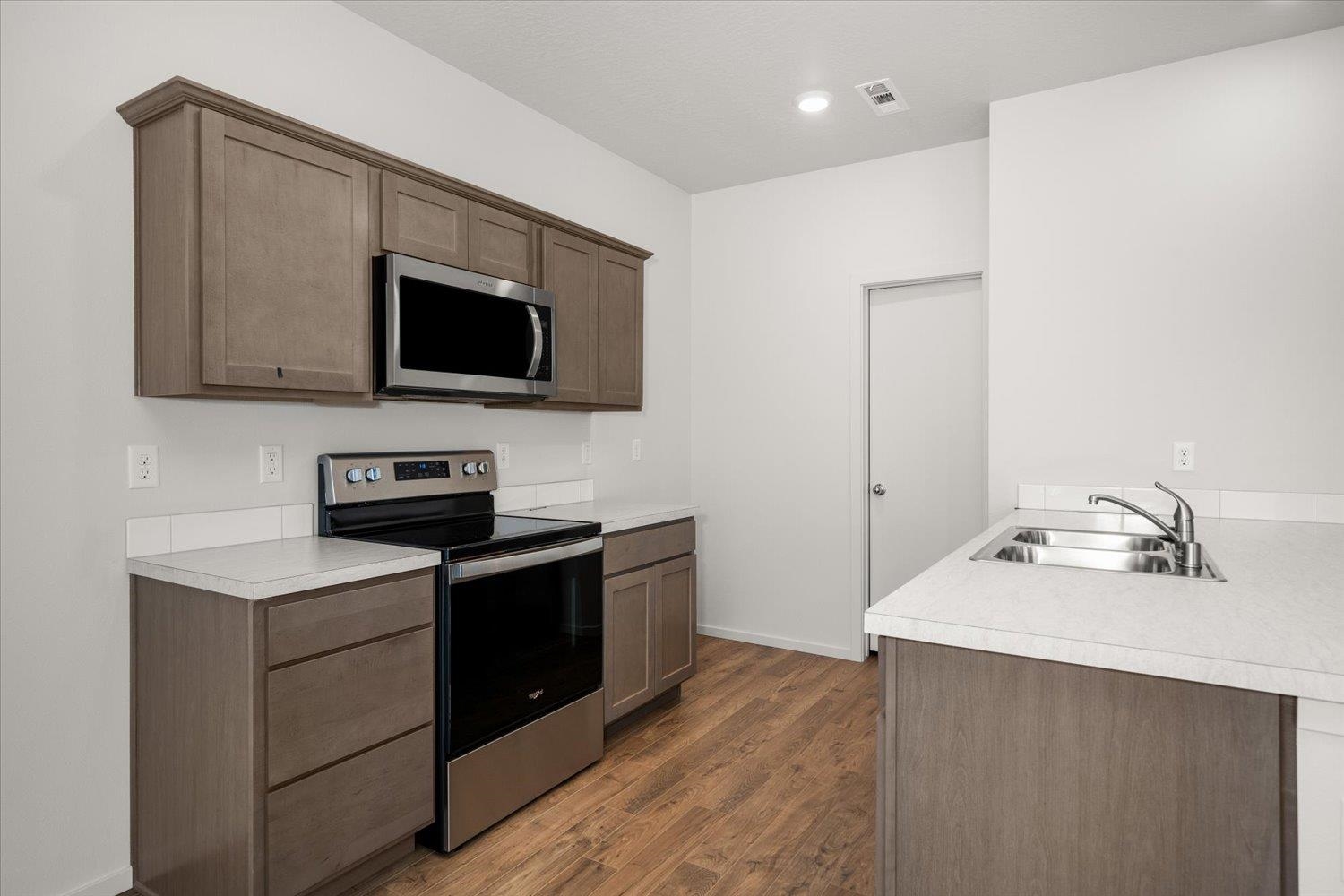 918 E L St - Photo 10