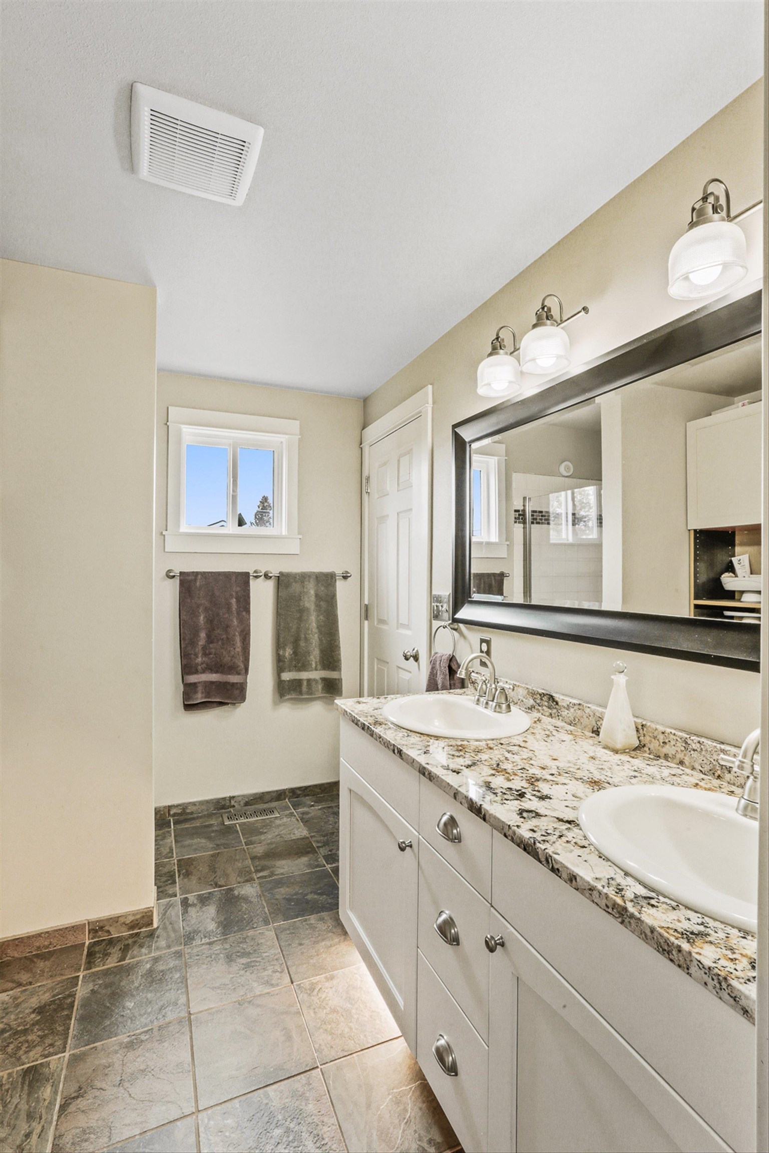 18721 E 8th Ave - Photo 16