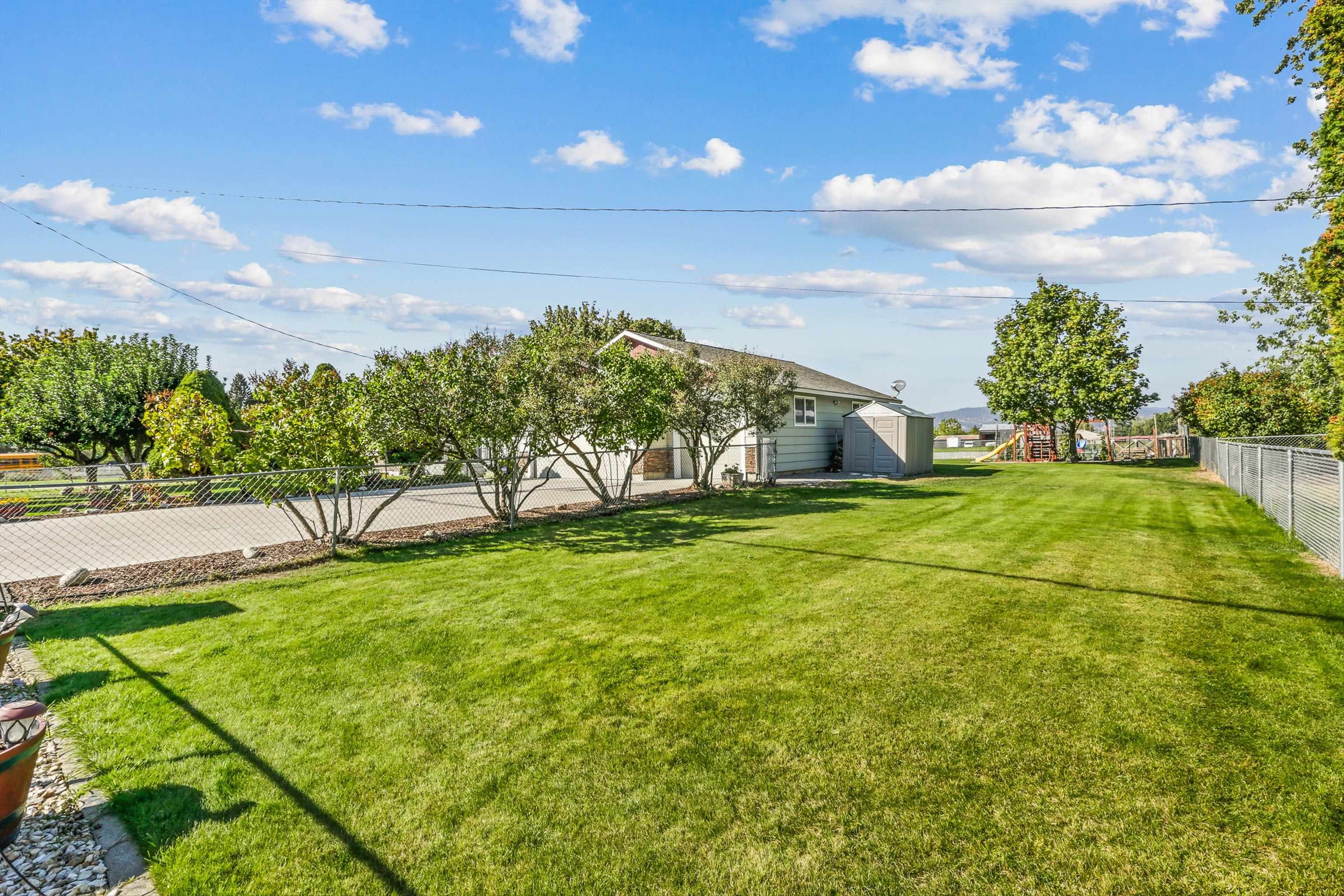 18721 E 8th Ave - Photo 4