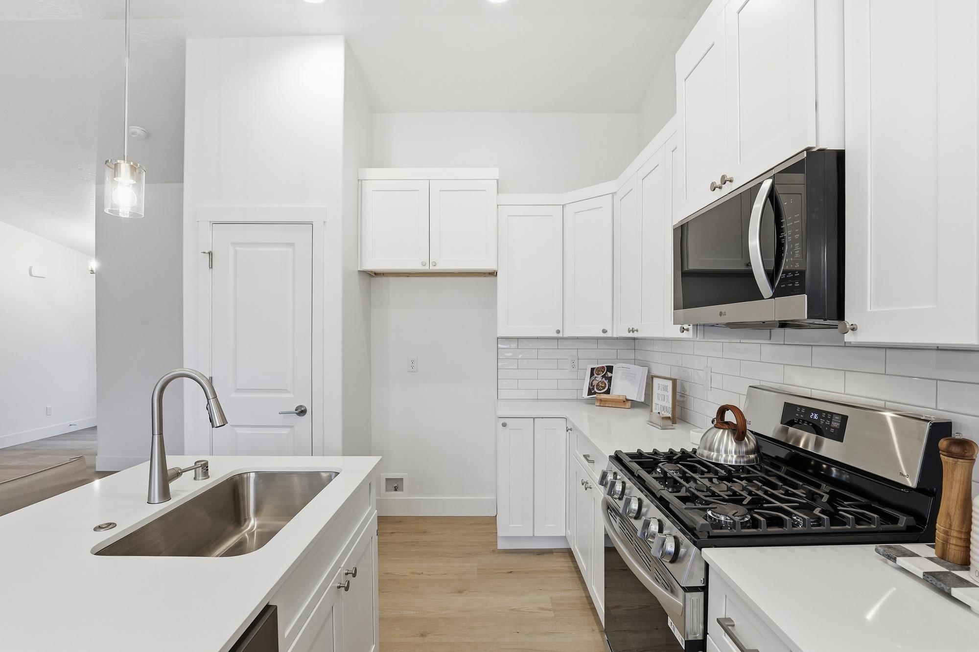 16 W 12th St - Photo 12