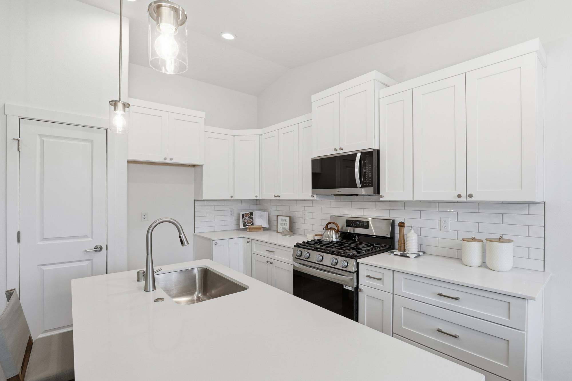 16 W 12th St - Photo 8