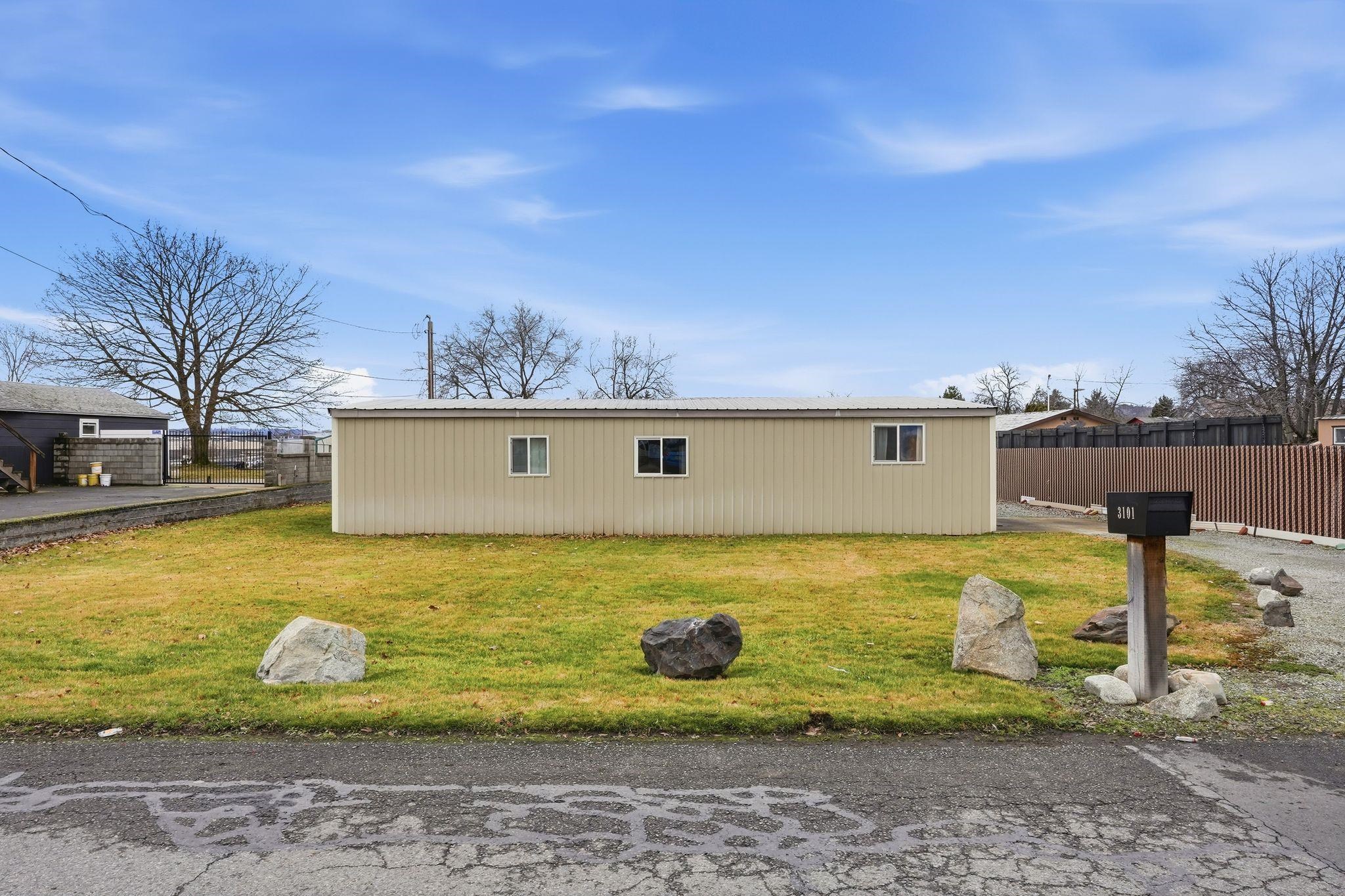 3101 N FOWLER Rd - Photo 2
