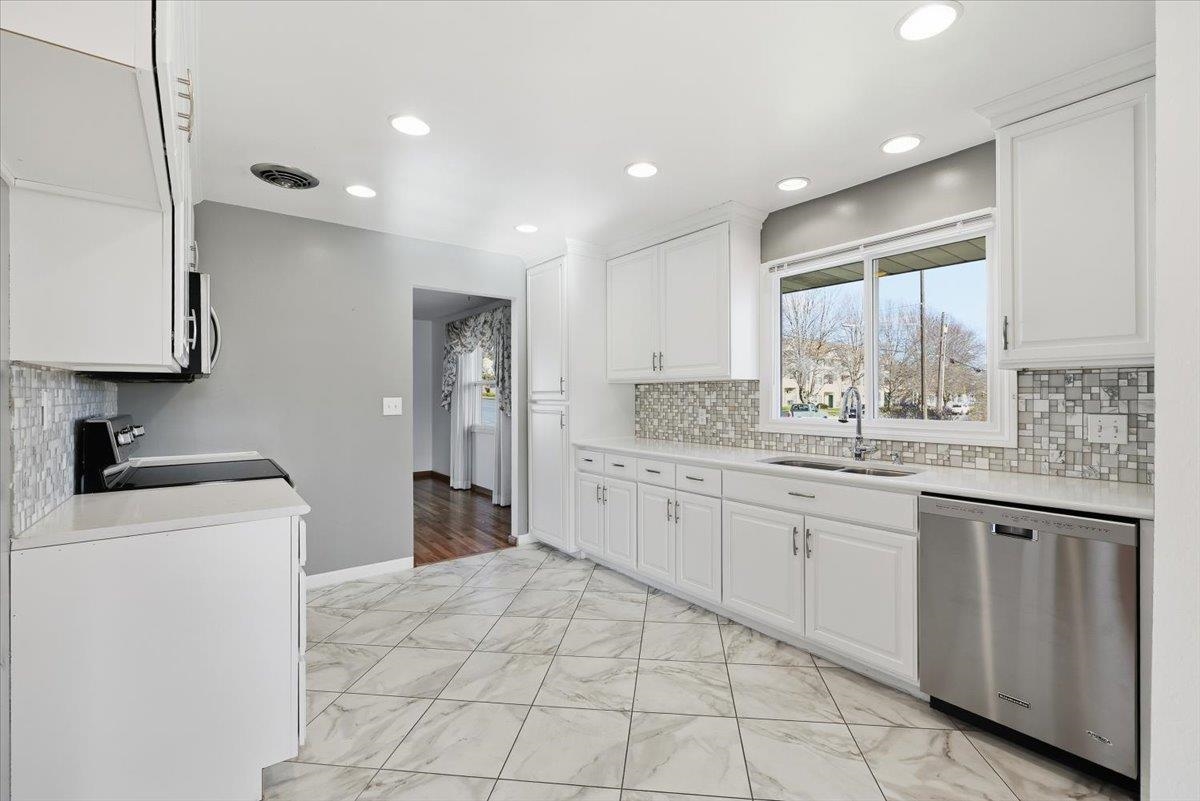 13020 E Valleyway Ave - Photo 8