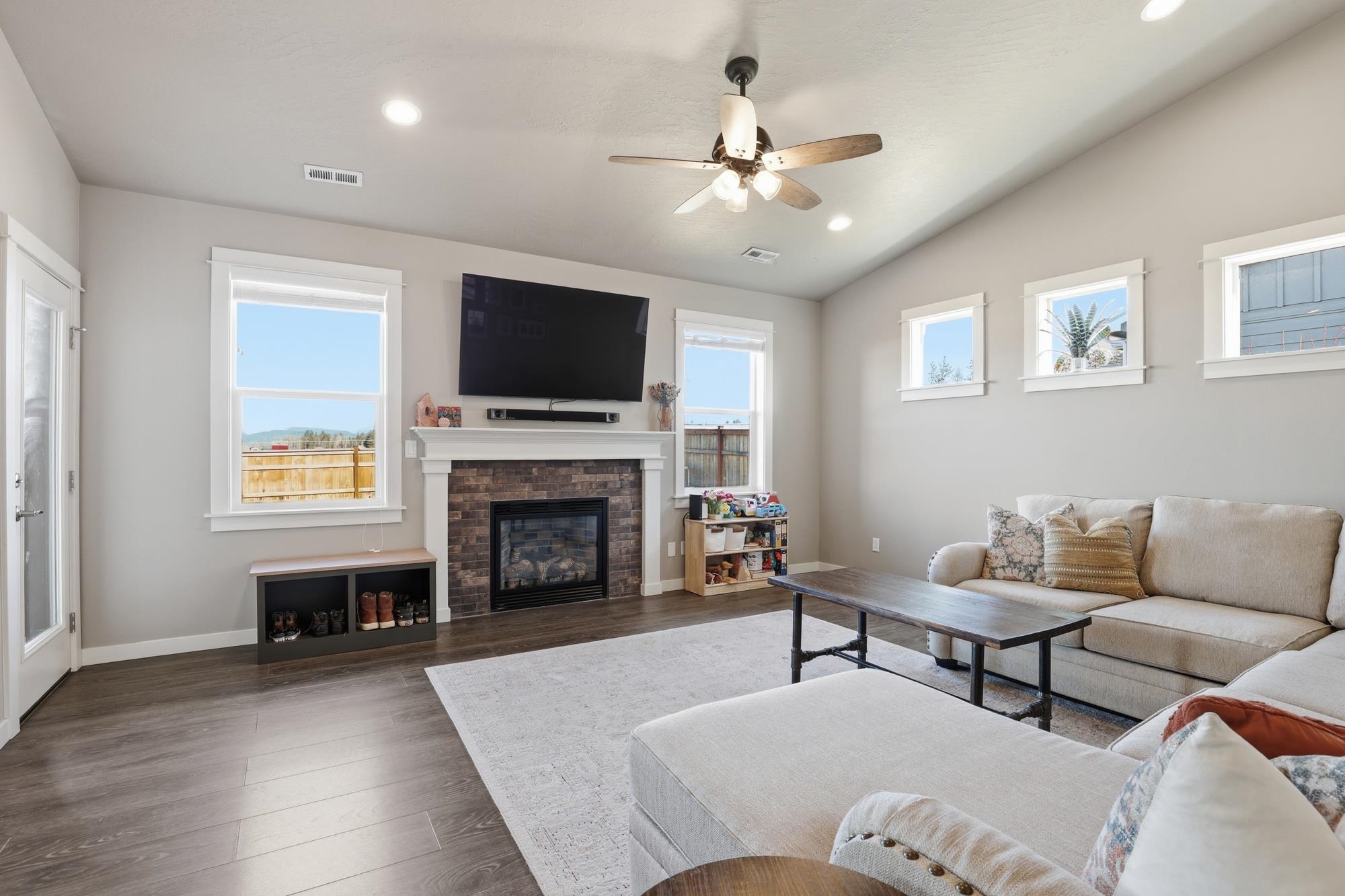 15 E 12th St - Photo 2