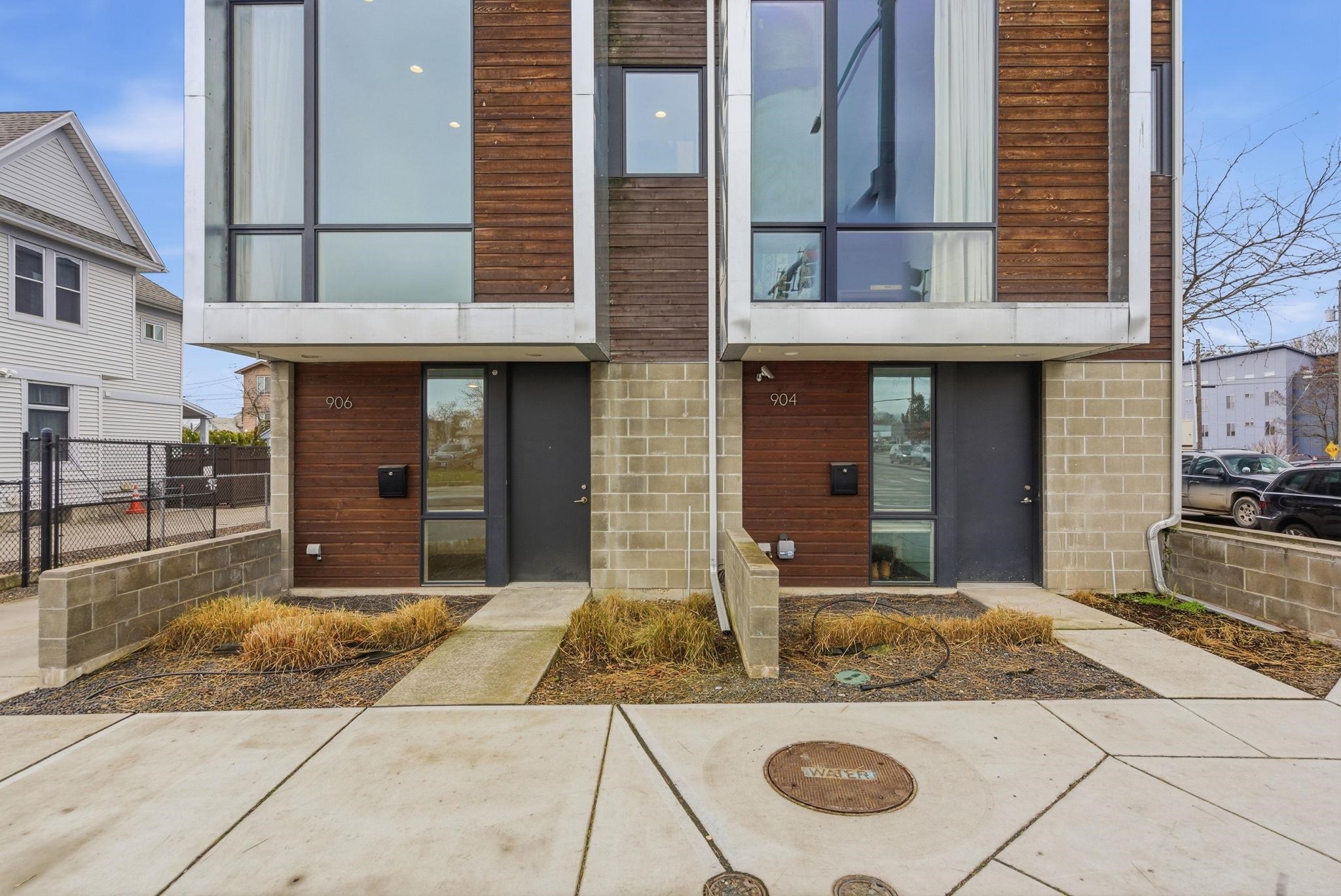904 E Indiana Ave - Photo 3