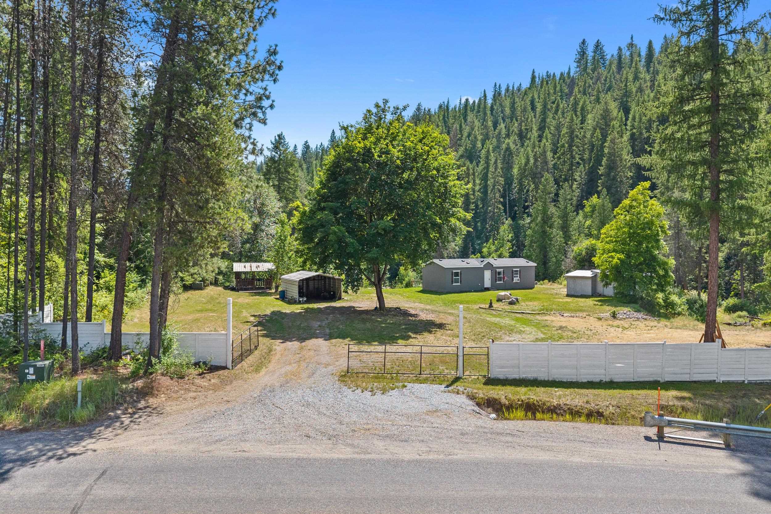 4440 Northport Waneta Rd - Photo 1