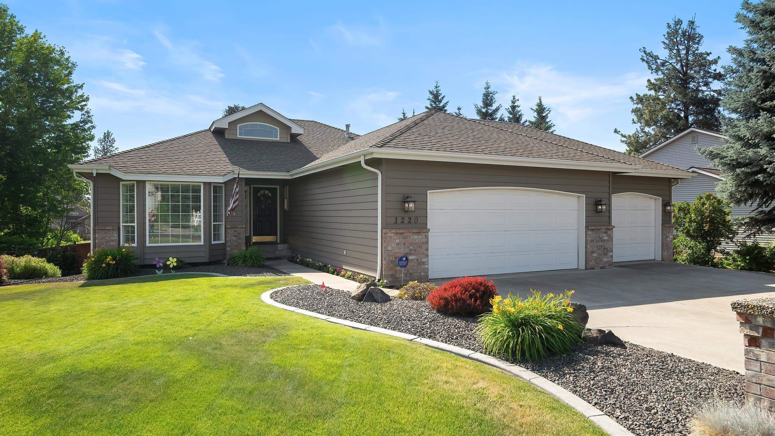 1220 E Brierwood Dr - Photo 1