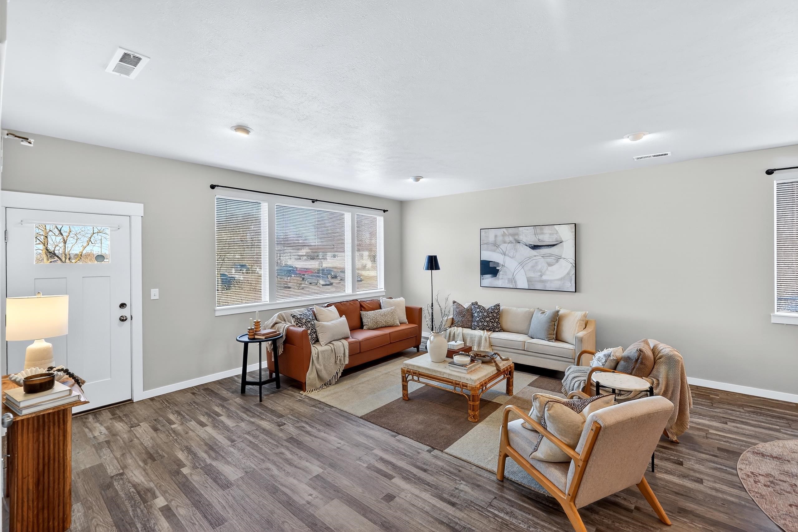 3922 N Maple St - Photo 3