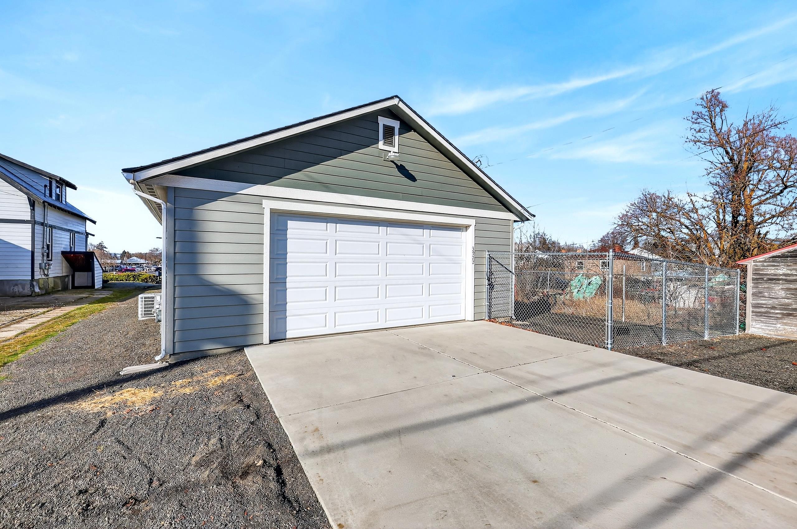 3922 N Maple St - Photo 35