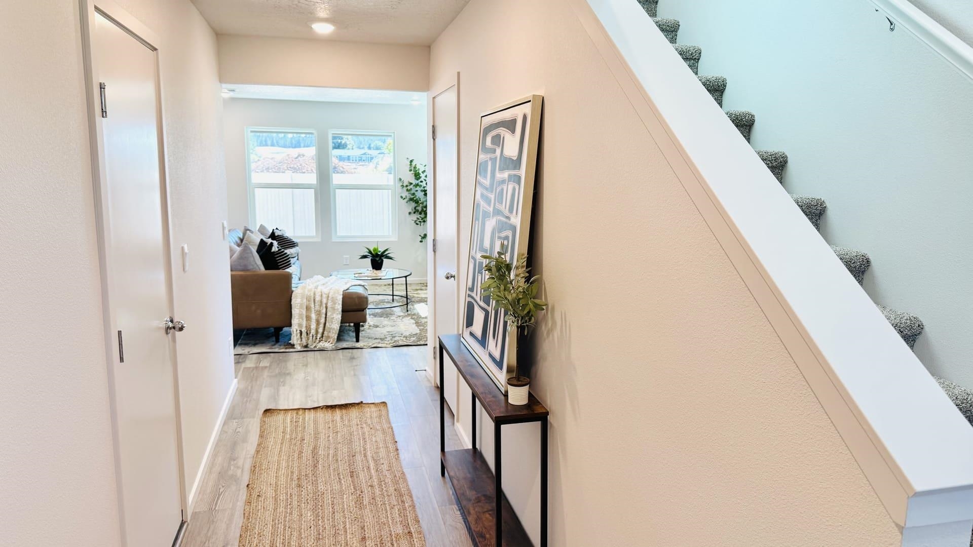 919 E L St - Photo 2