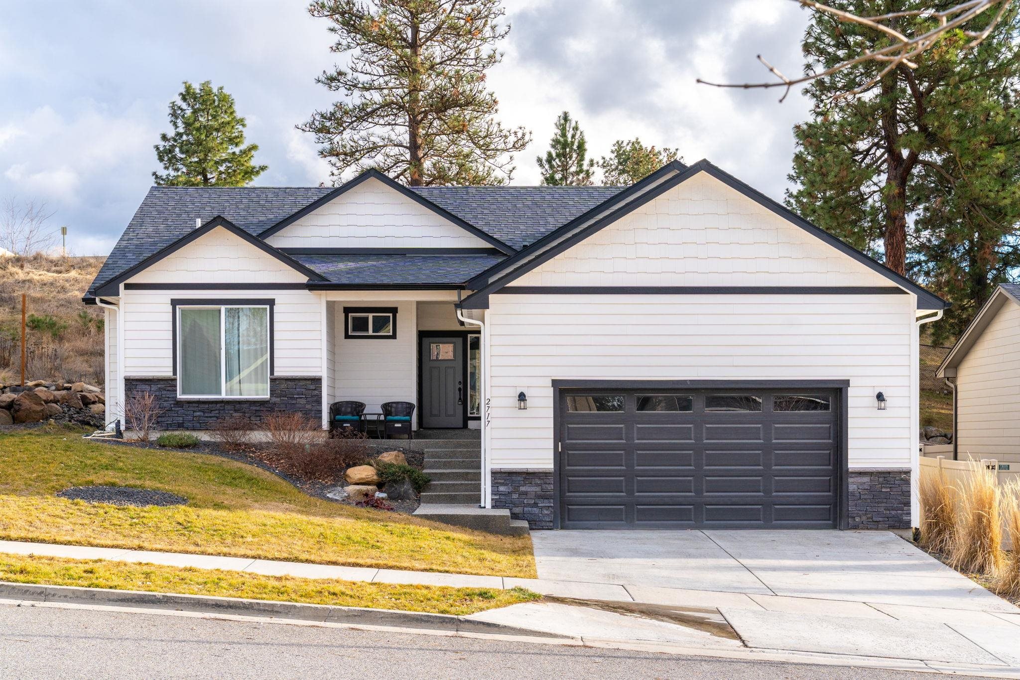 2717 Seabiscuit Dr - Photo 2