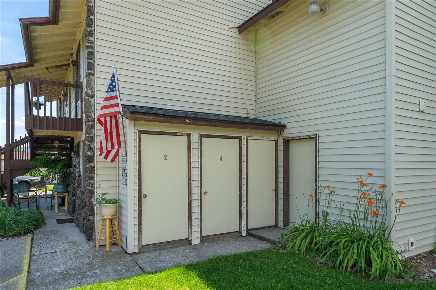 12218 E LENORA Dr - Photo 4
