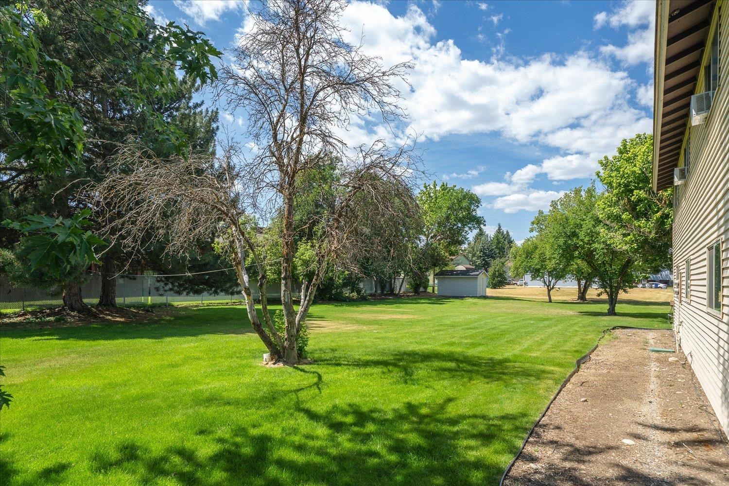12218 E LENORA Dr - Photo 5