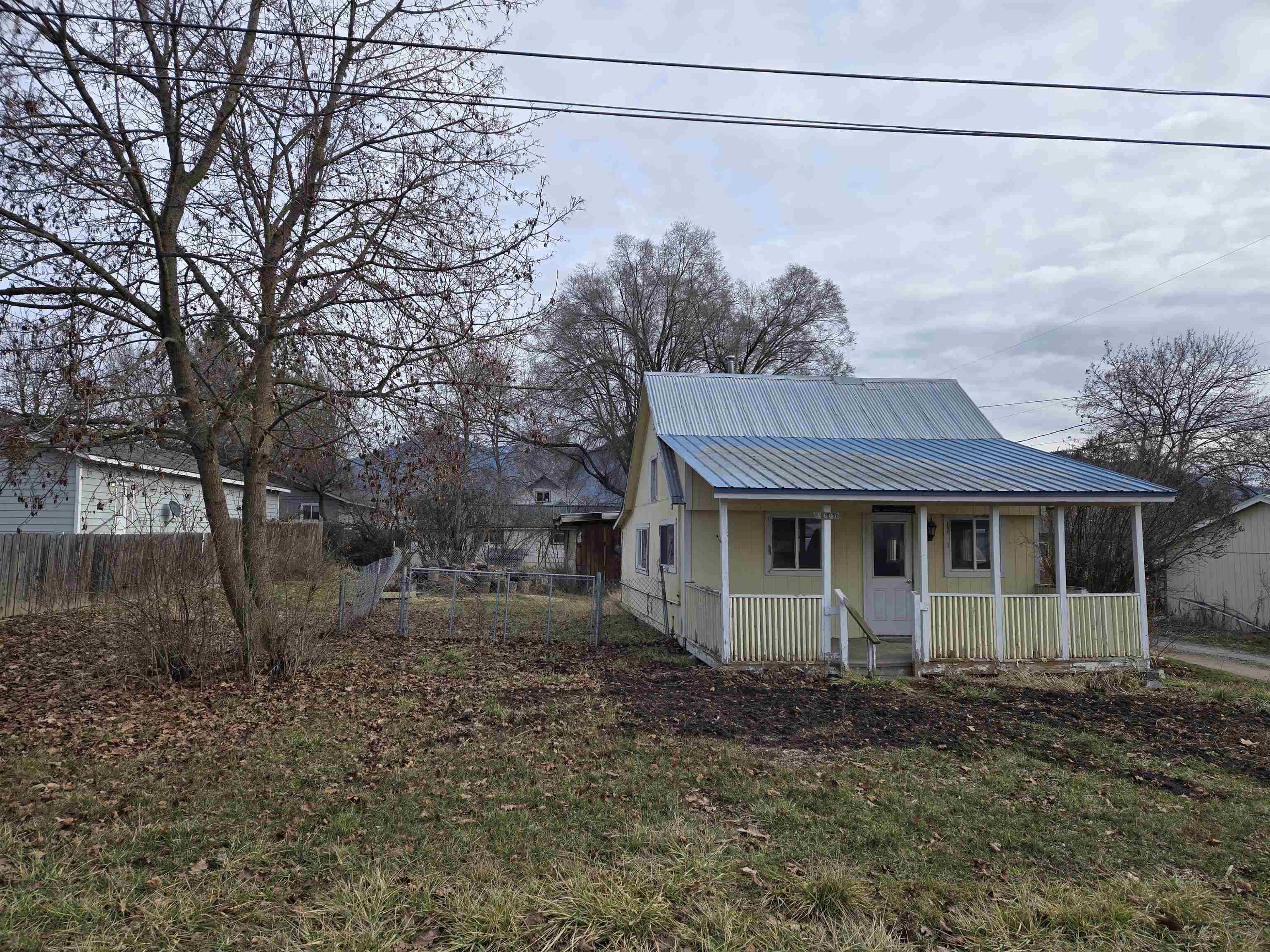 606 N Victoria St - Photo 2