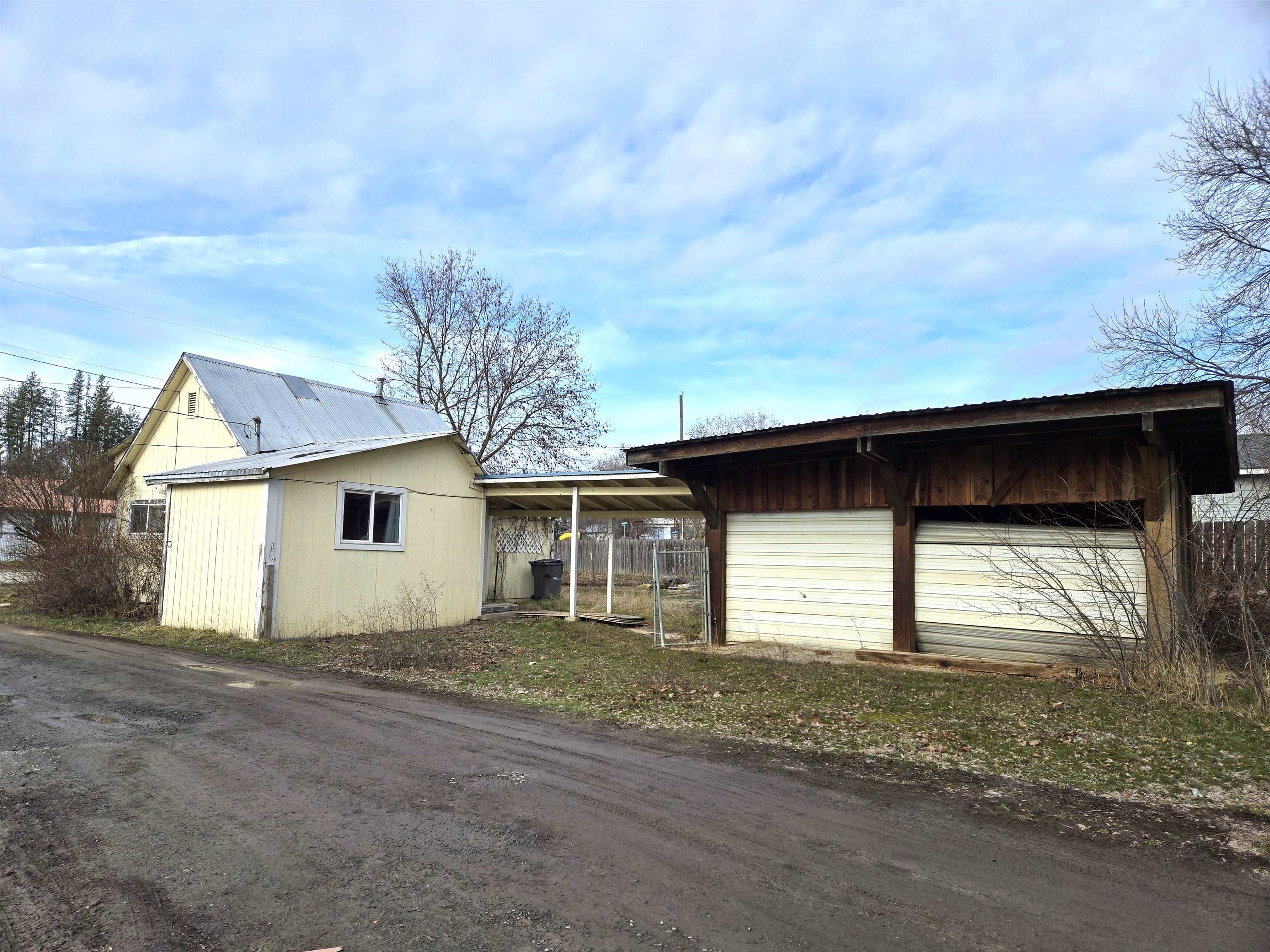 606 N Victoria St - Photo 3
