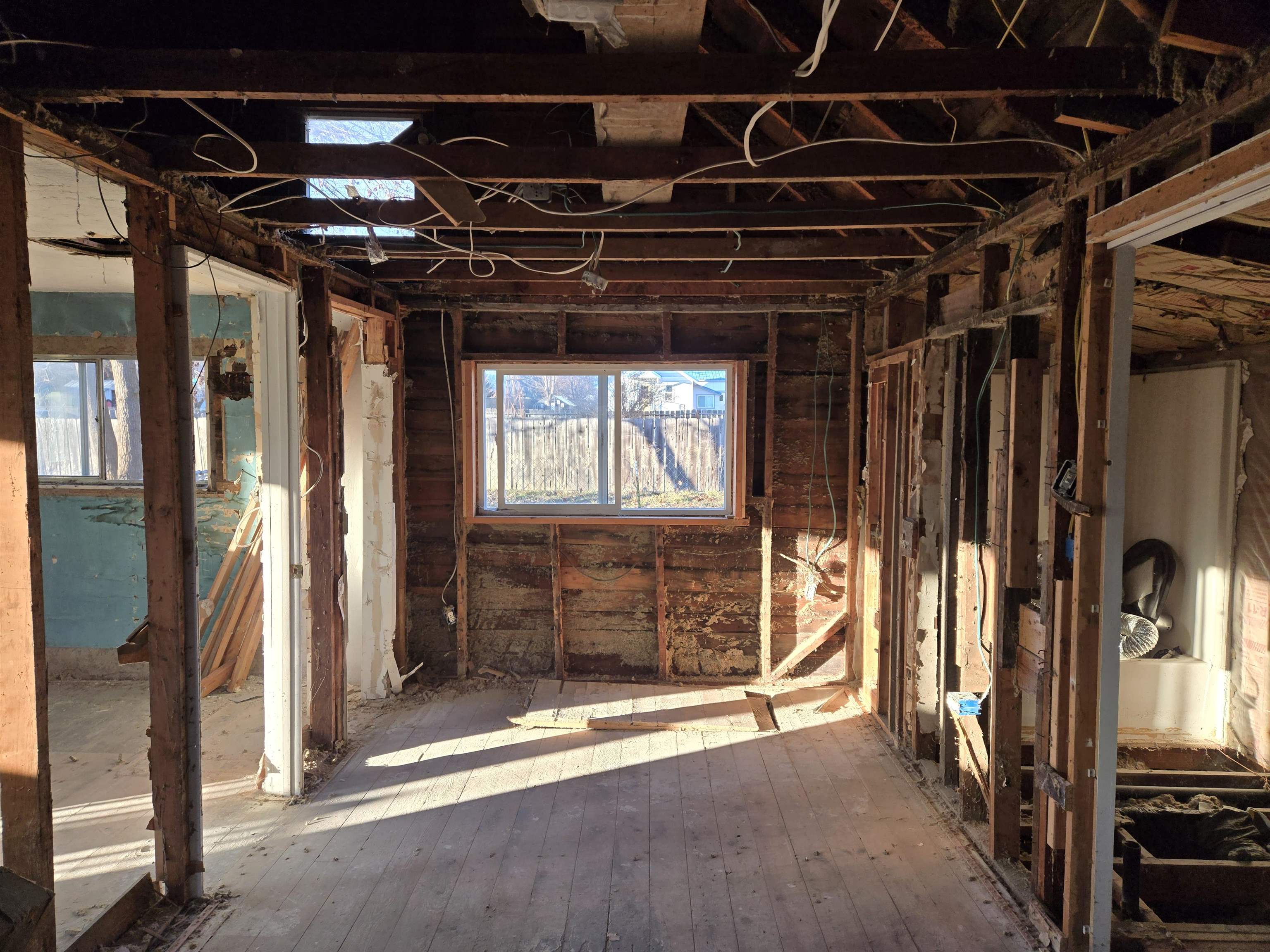 606 N Victoria St - Photo 5