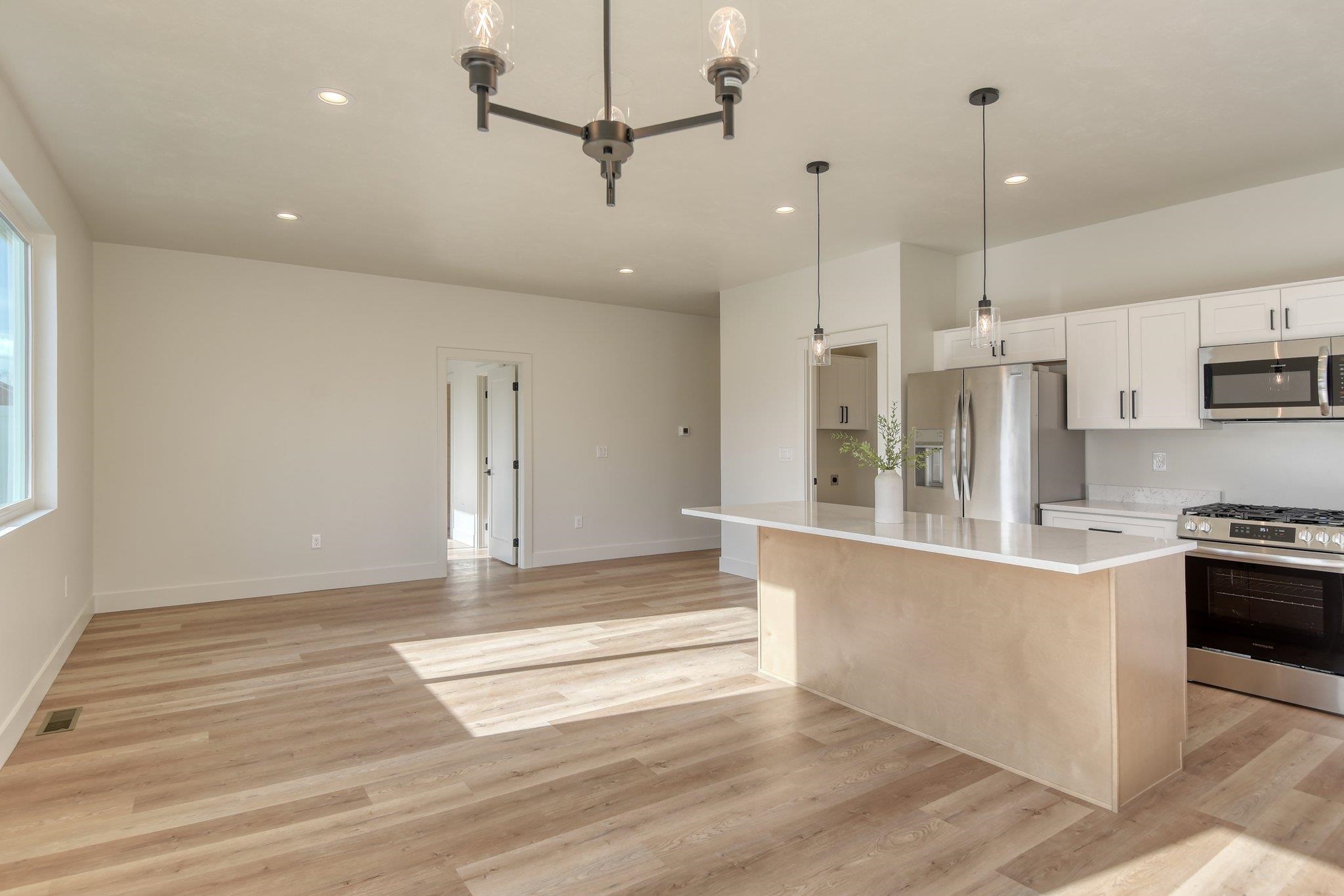 17802 E 3rd Ln - Photo 8