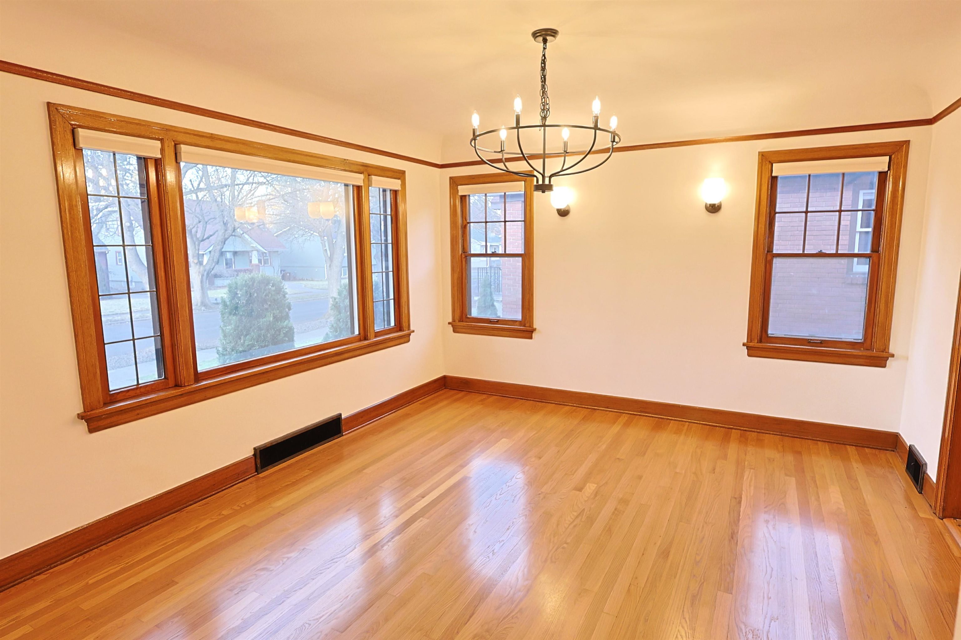 417 W 26TH Ave - Photo 3
