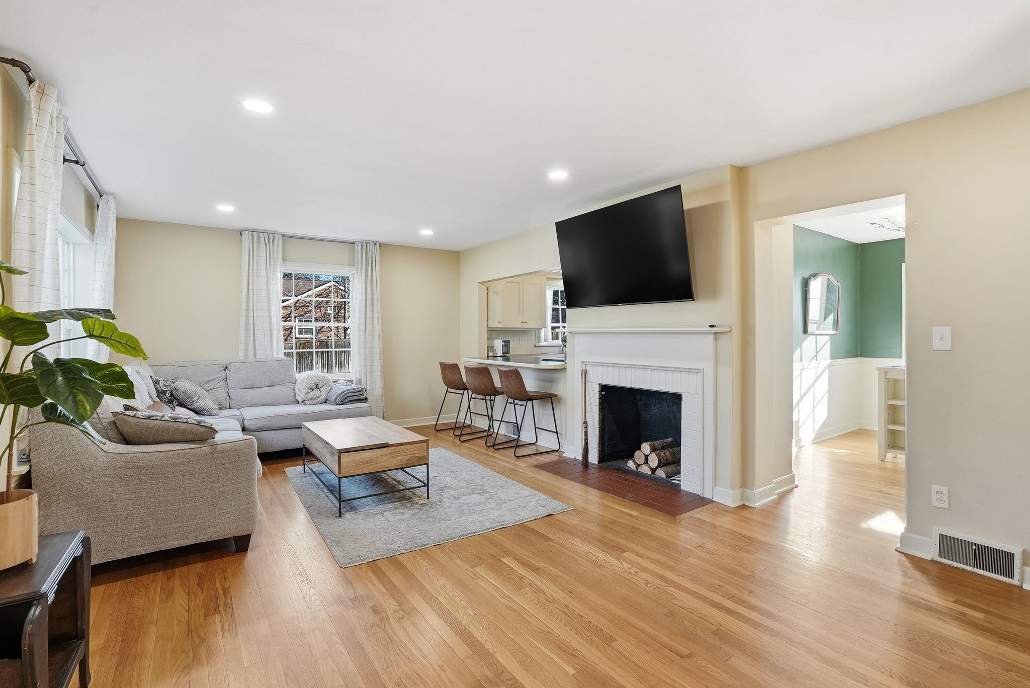 403 W 28th Ave - Photo 2