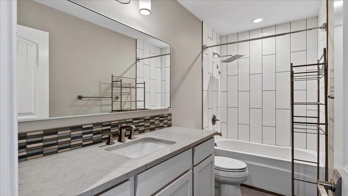 10215 N Lindeke Rd - Photo 21