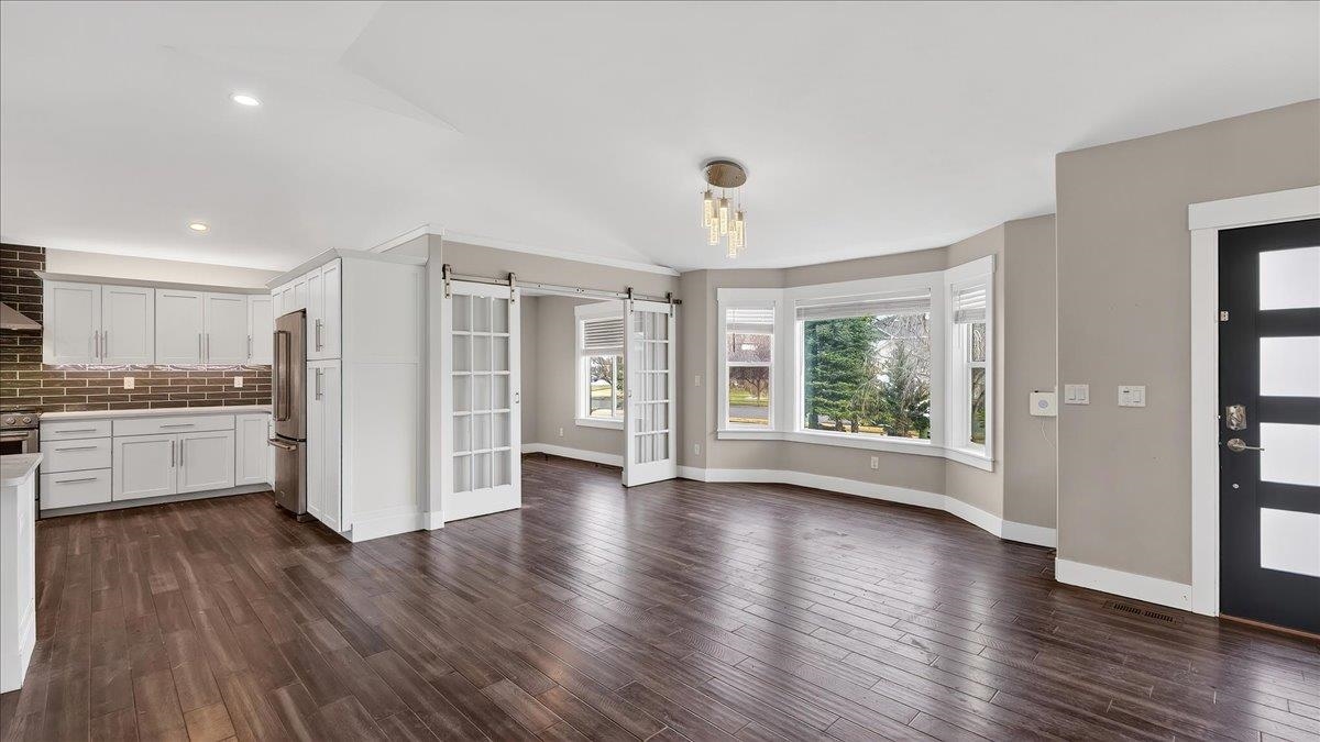 10215 N Lindeke Rd - Photo 5