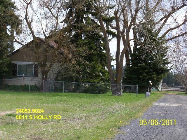 5811 S Holly St - Photo 2