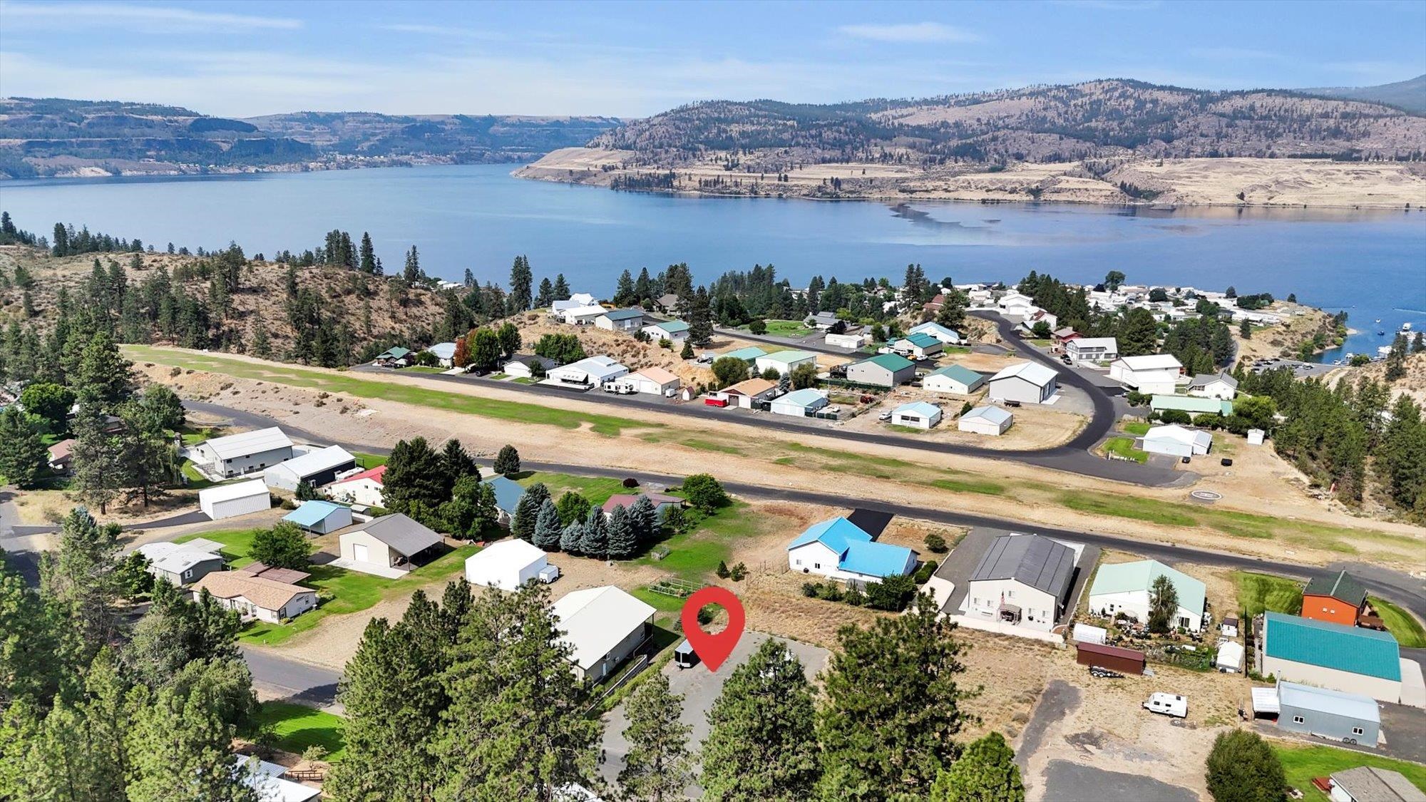 319 Airport Way - Photo 1