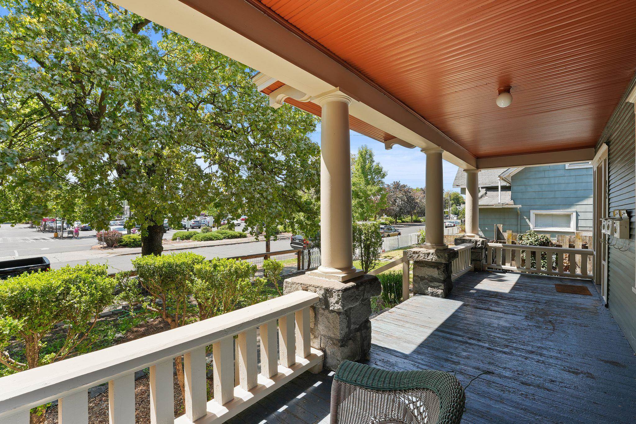927 E Augusta Ave - Photo 2