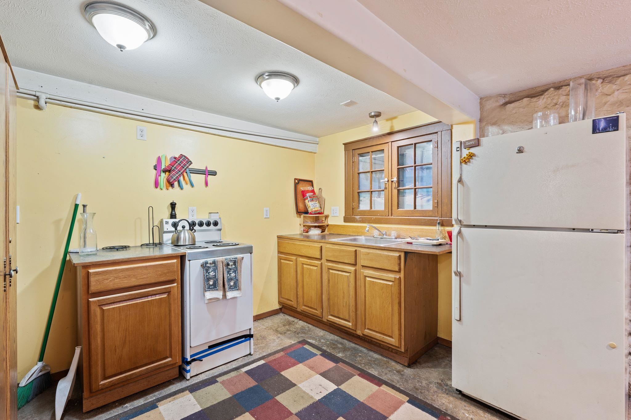 927 E Augusta Ave - Photo 40