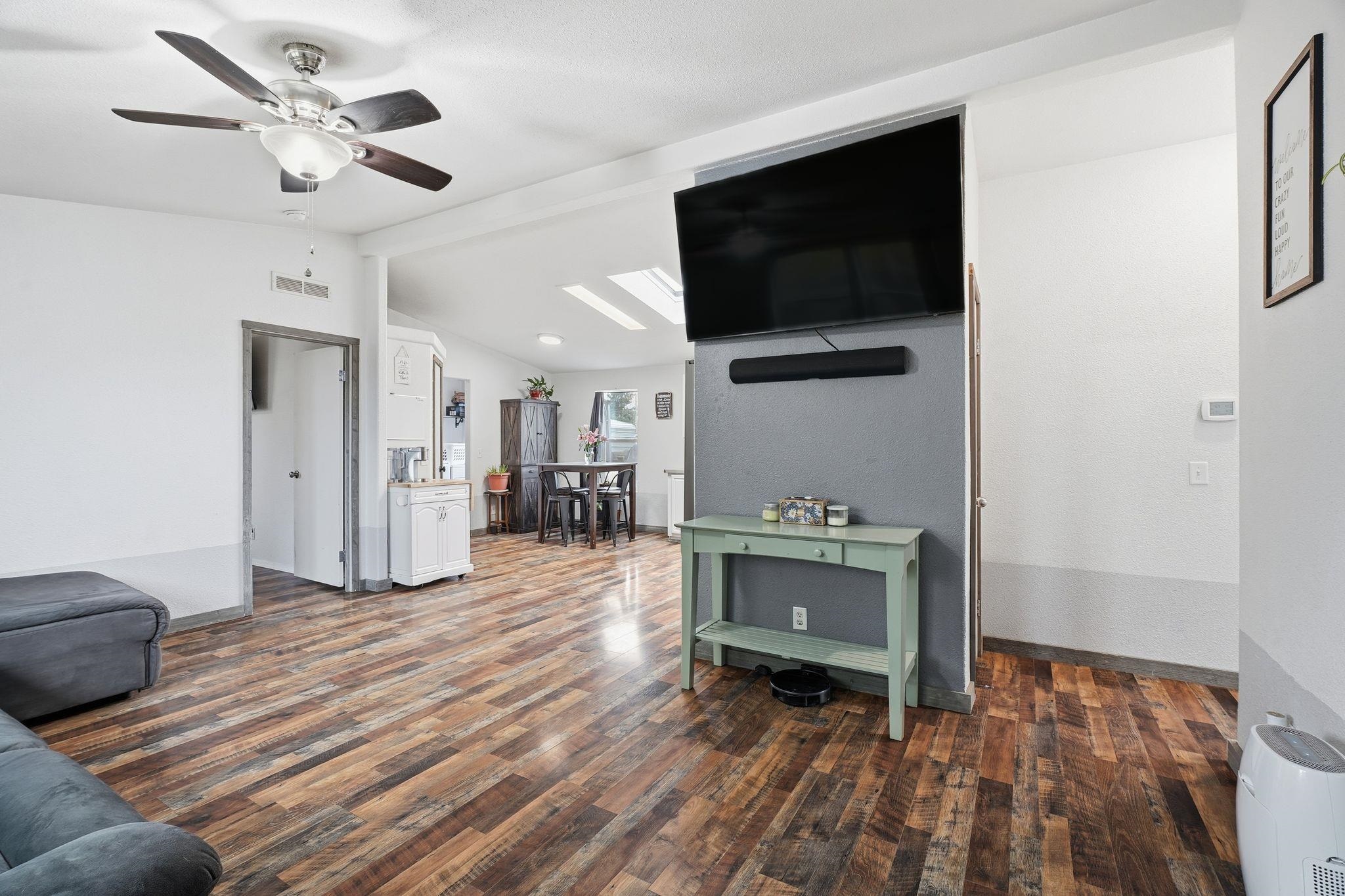 425 N Laurel St - Photo 3
