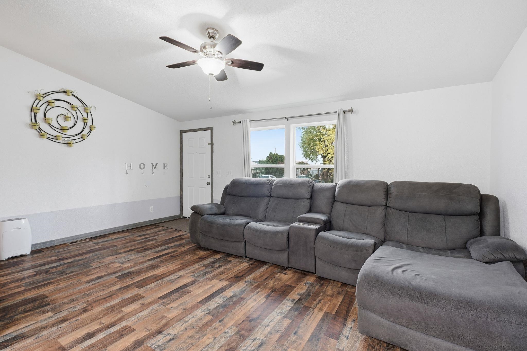 425 N Laurel St - Photo 4