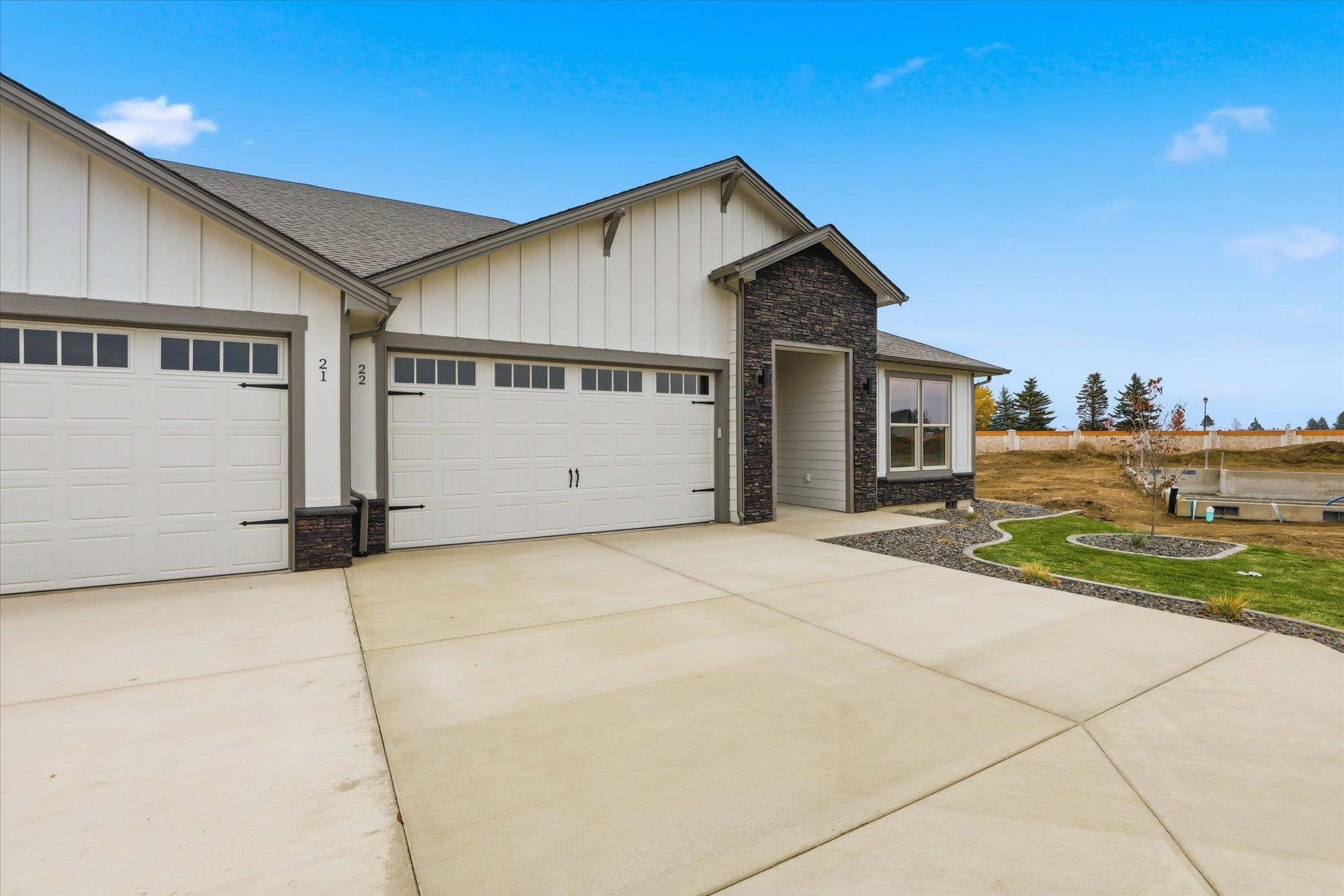 1109 - Unit 22 N Country Club Dr - Photo 2