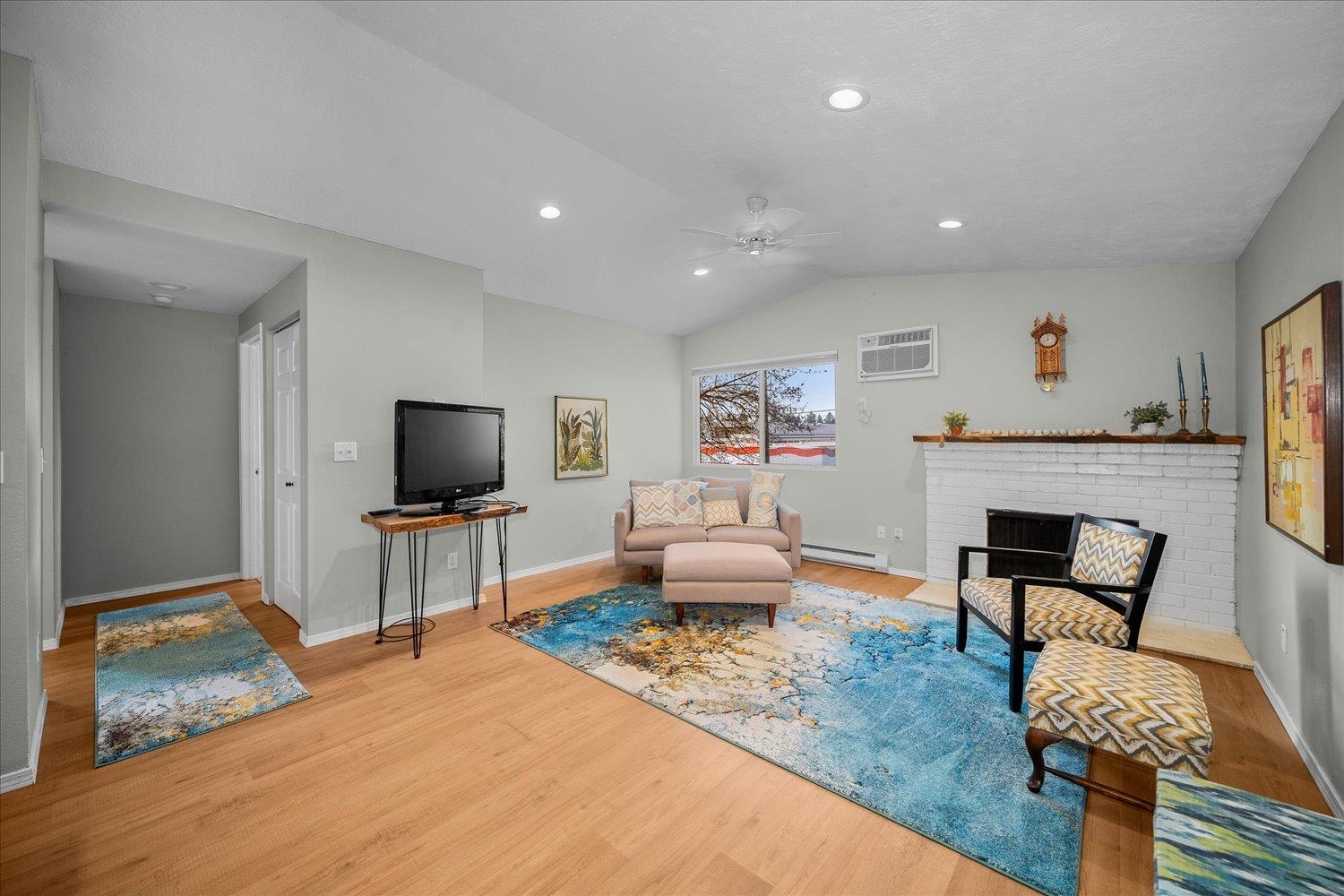 102 E Weile Ave - Photo 5