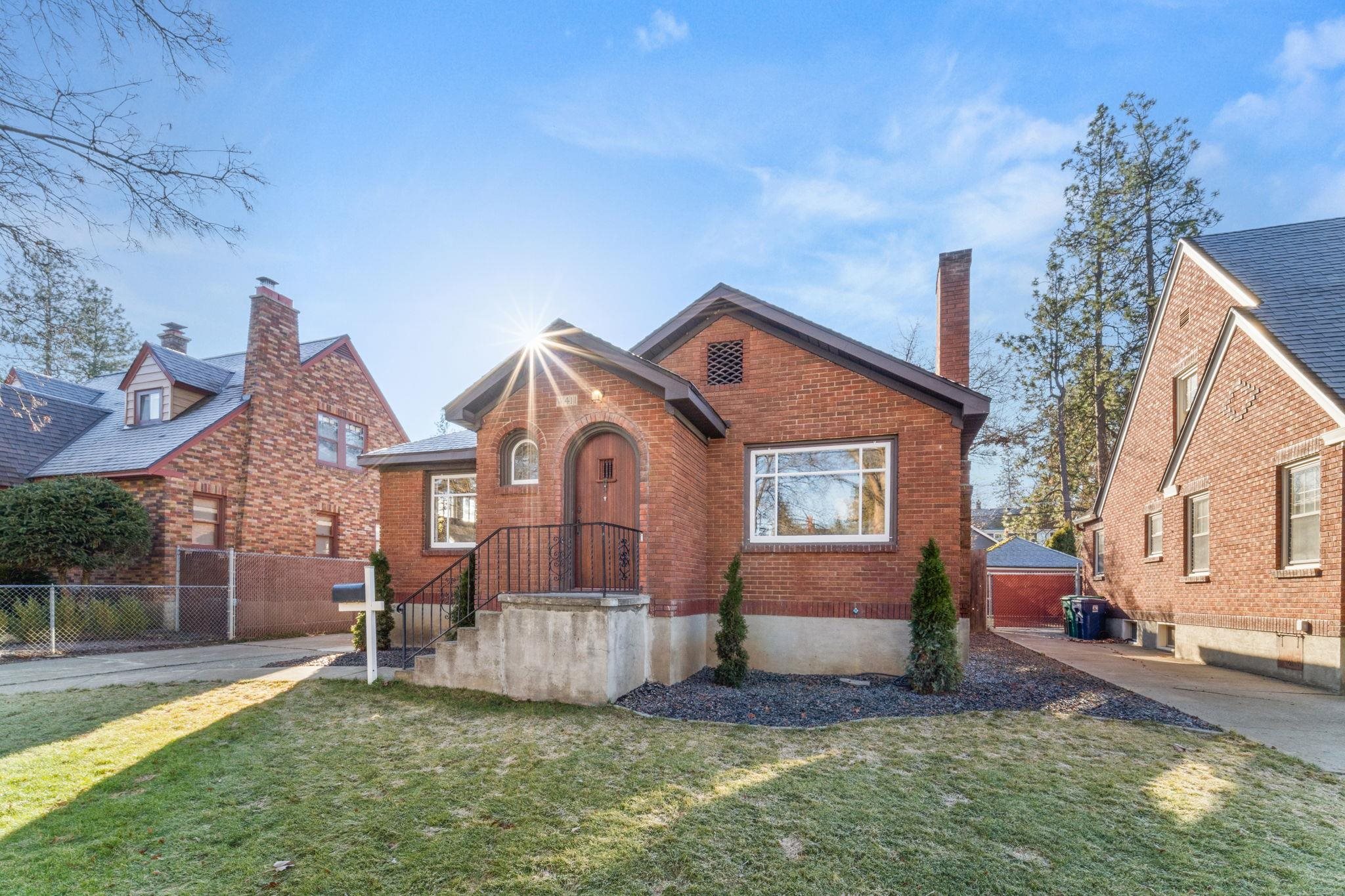 411 W 26th Ave - Photo 2