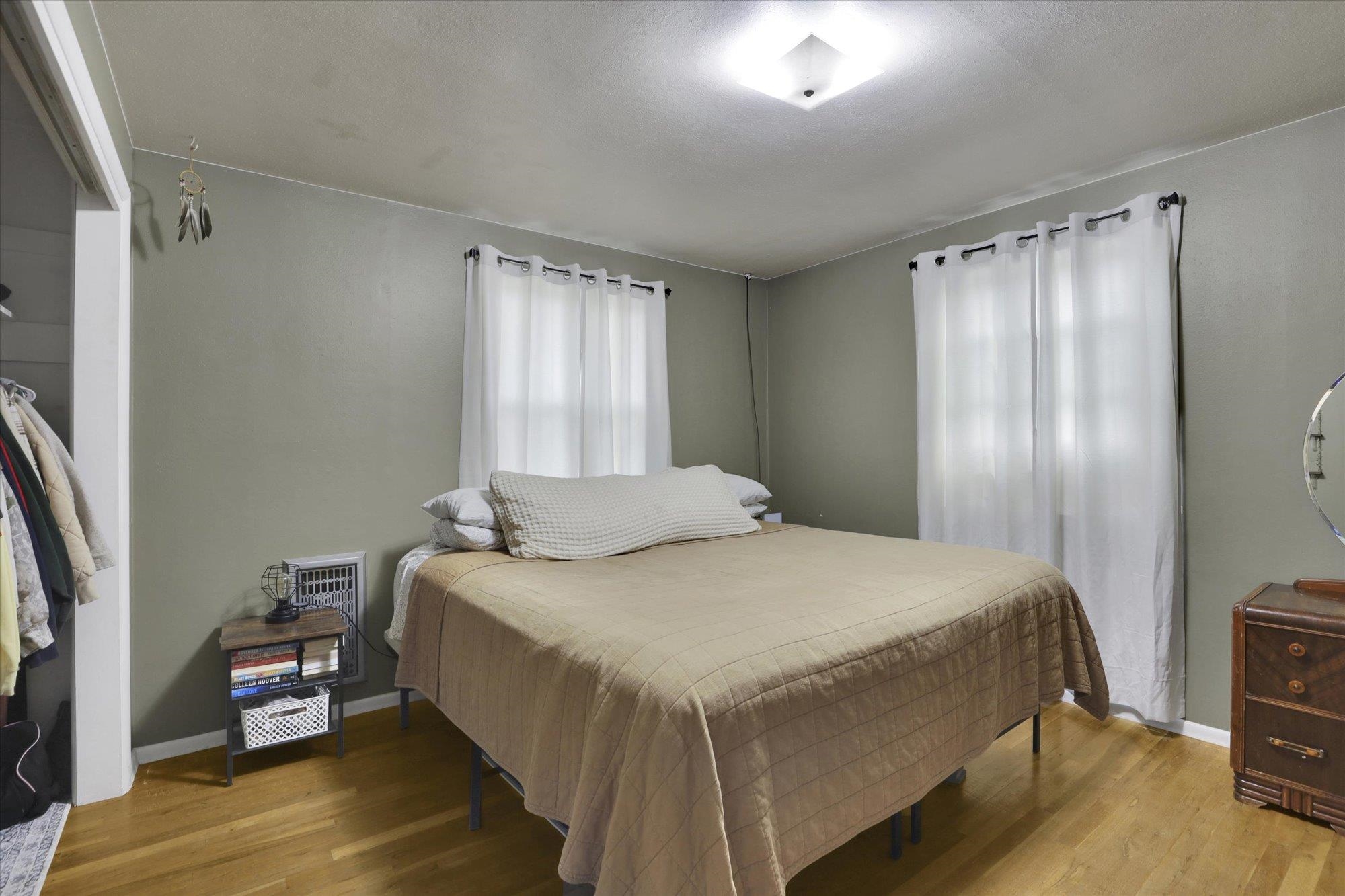 212 MATHEWS St - Photo 11