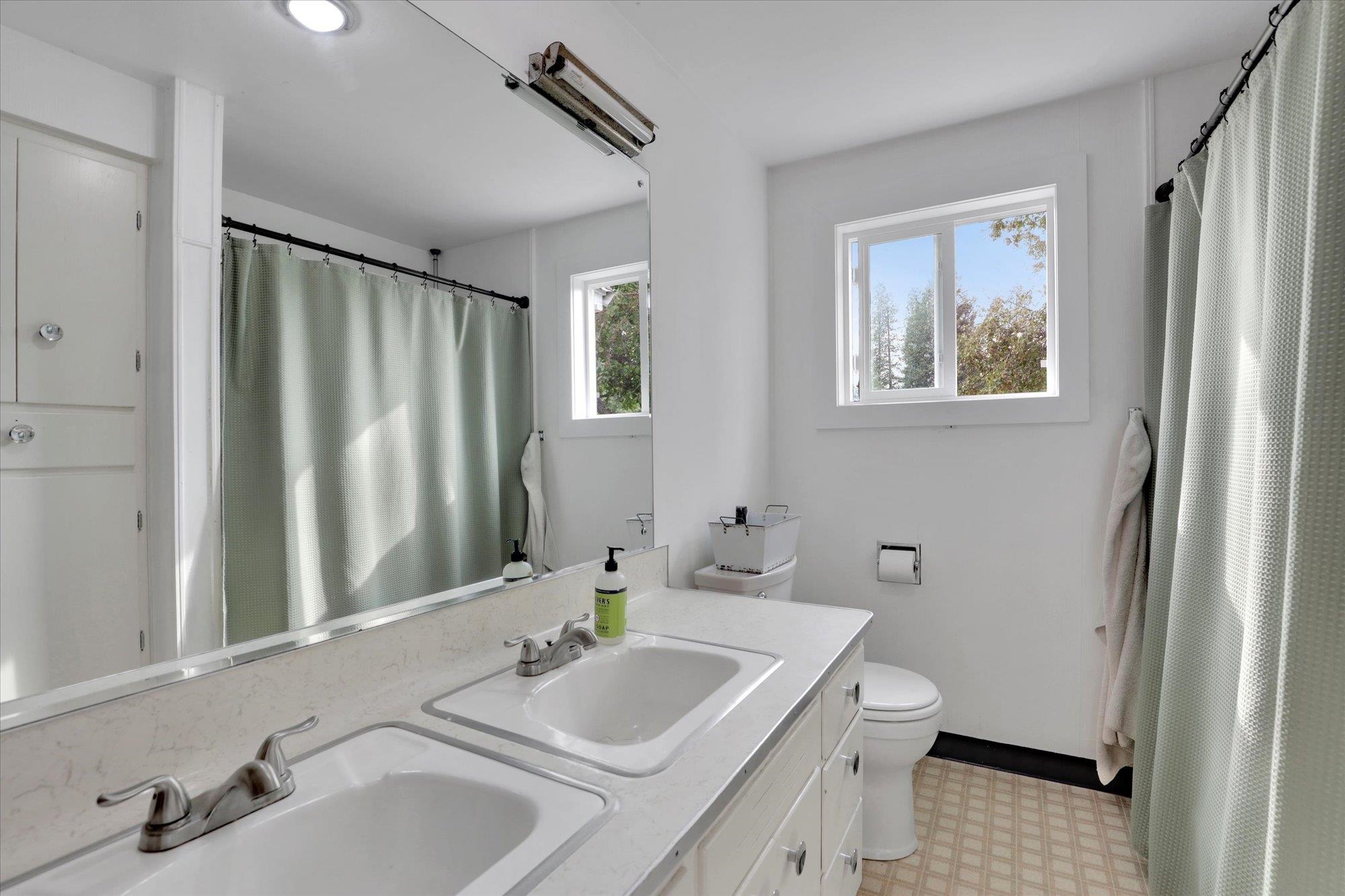 212 MATHEWS St - Photo 13