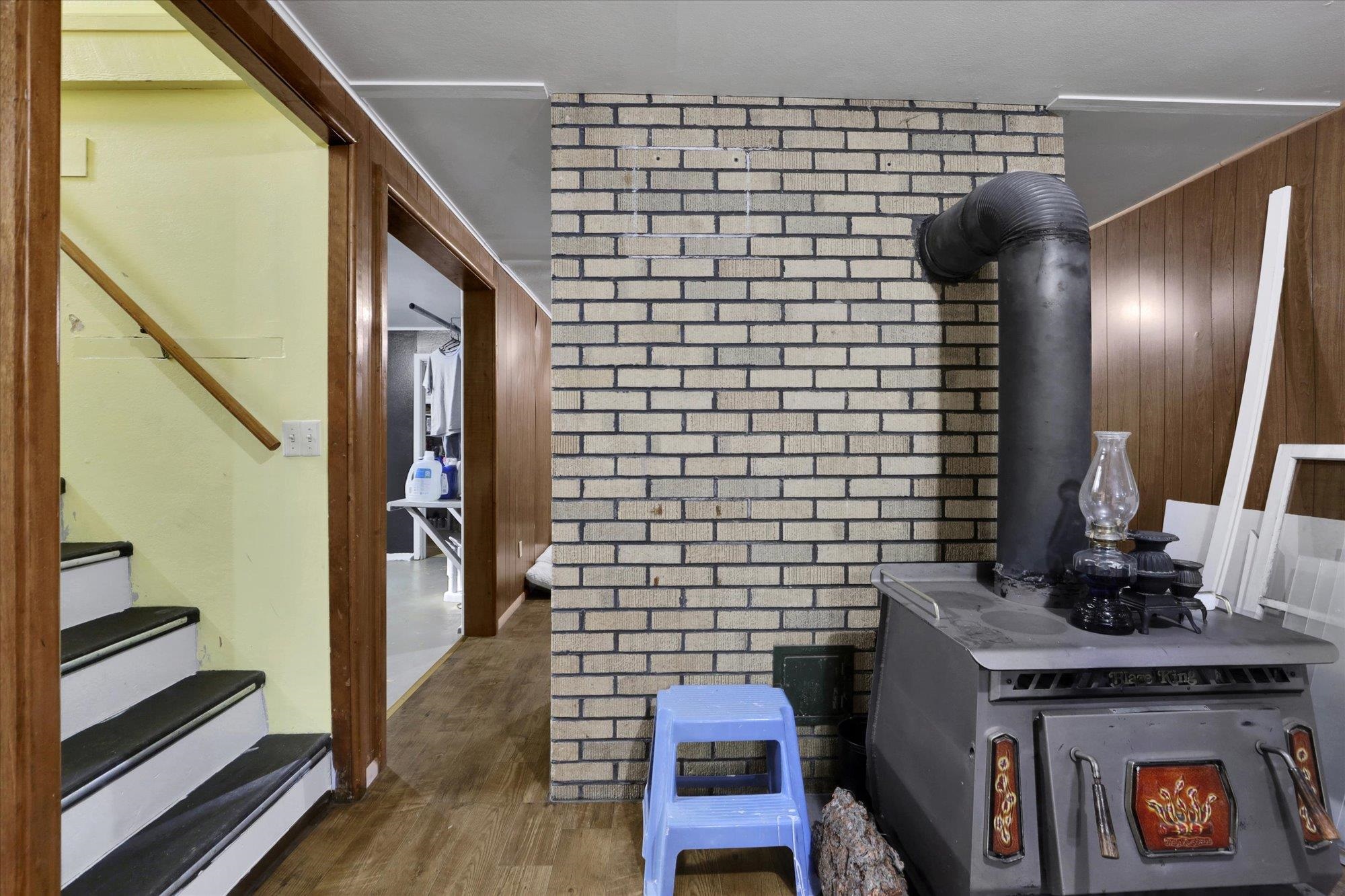 212 MATHEWS St - Photo 14