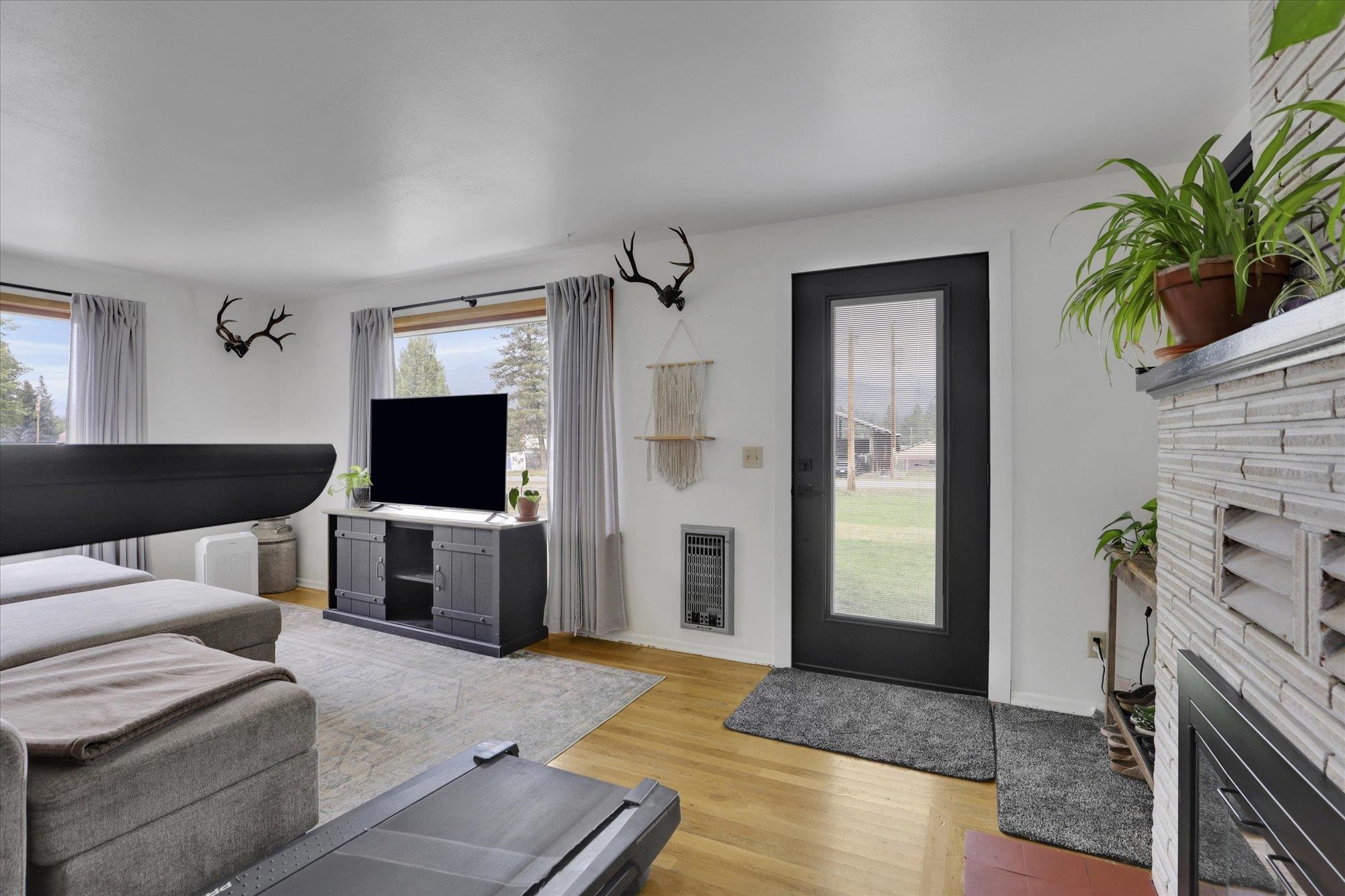 212 MATHEWS St - Photo 4