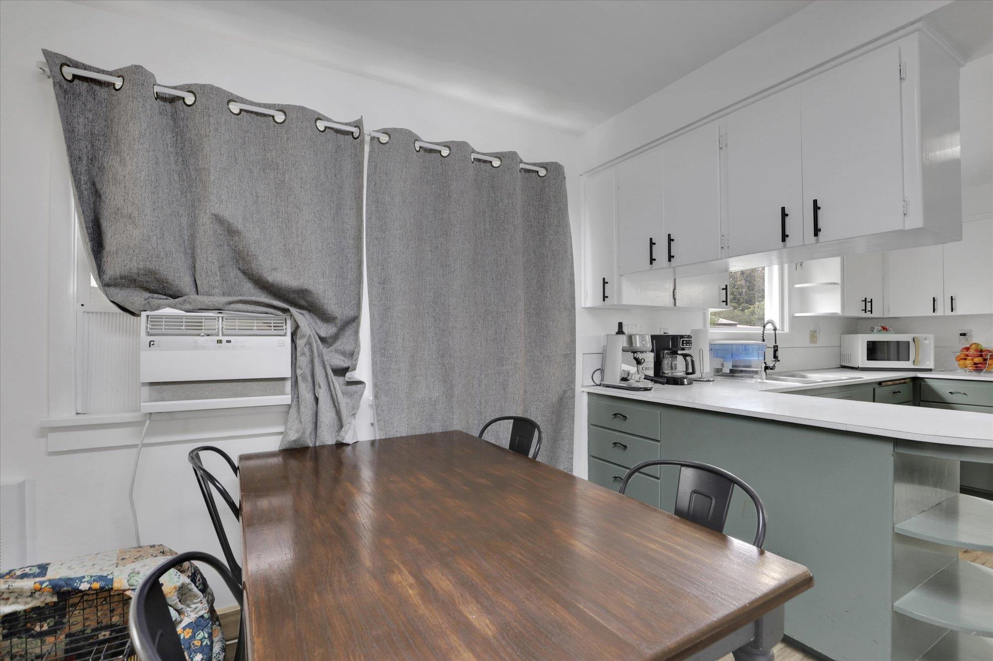 212 MATHEWS St - Photo 9
