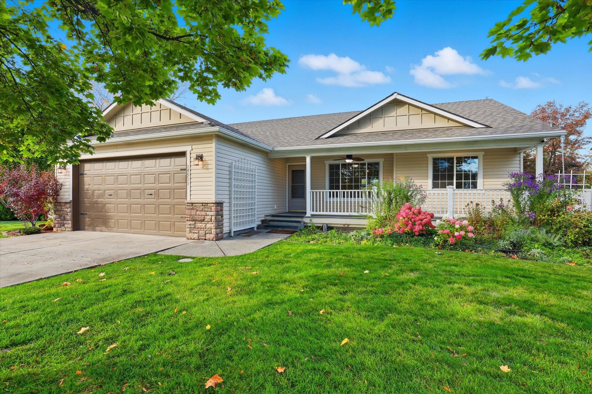 19511 E Shannon Ave - Photo 1