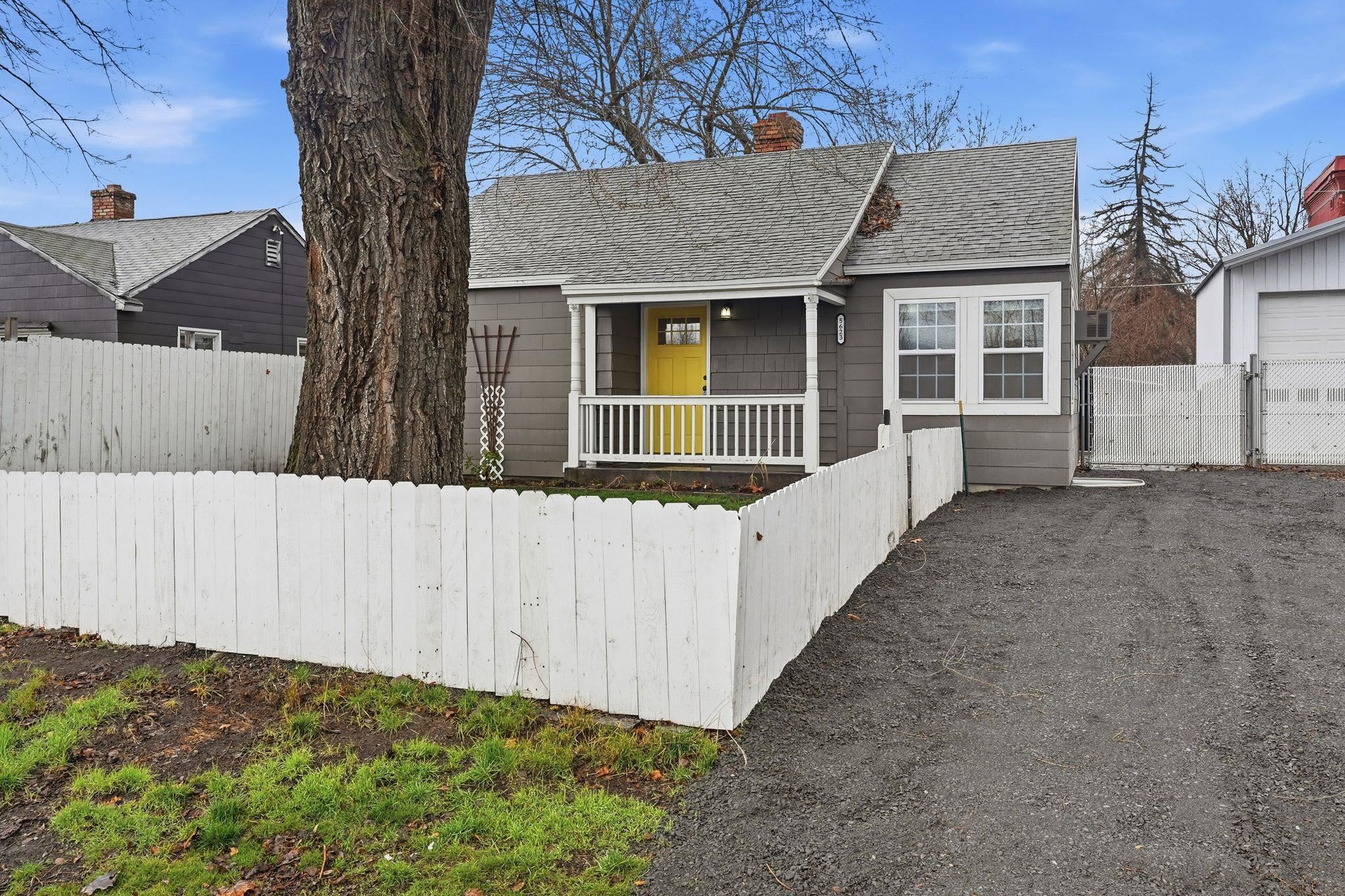 5623 E Parkwater Ave - Photo 1