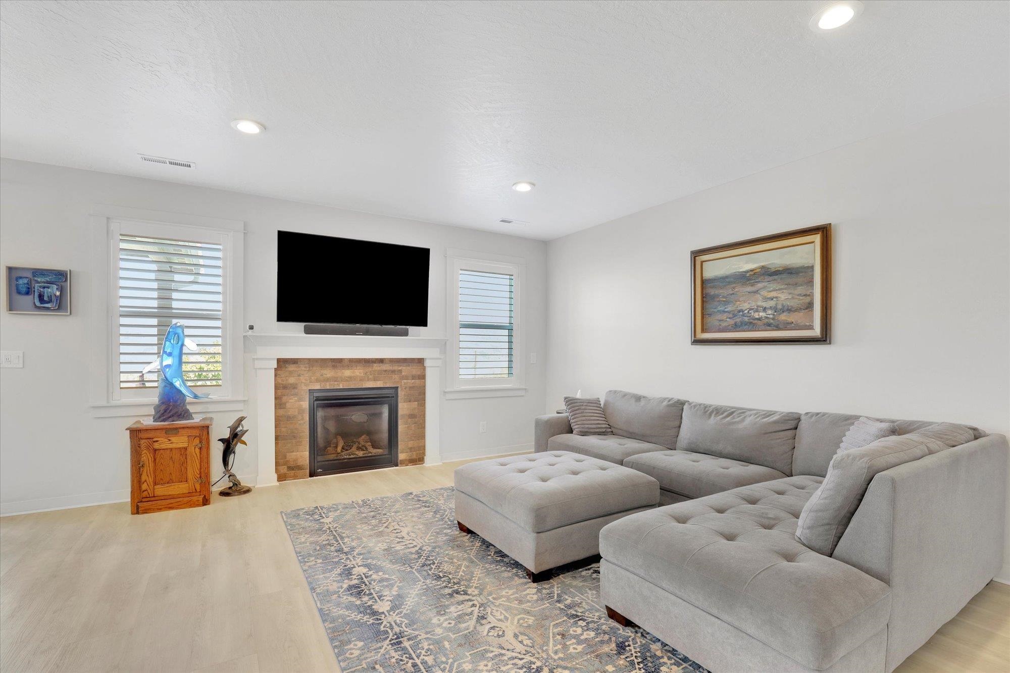 1725 S Donwood St - Photo 2